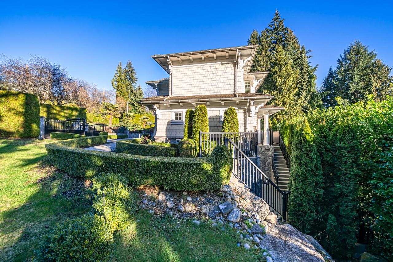 Listing image of 2913 ALTAMONT CRESCENT