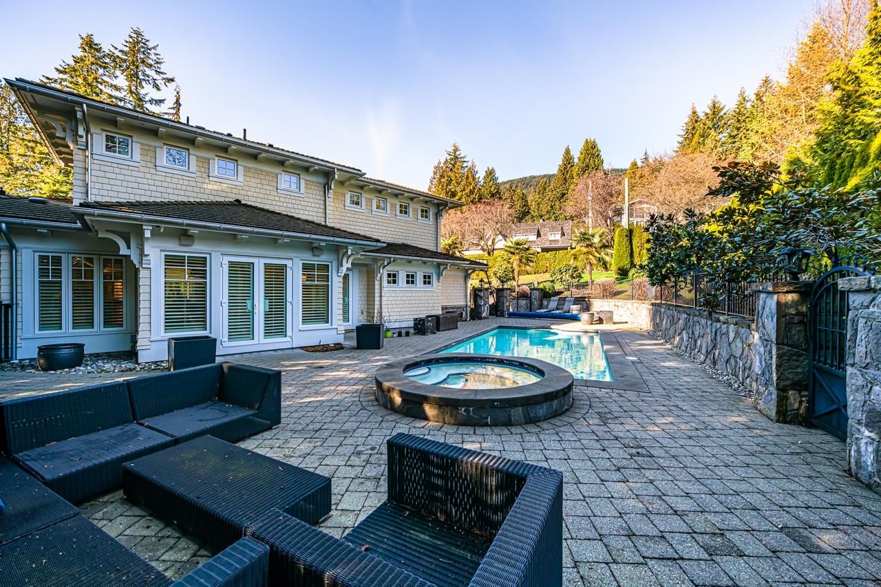 Listing image of 2913 ALTAMONT CRESCENT