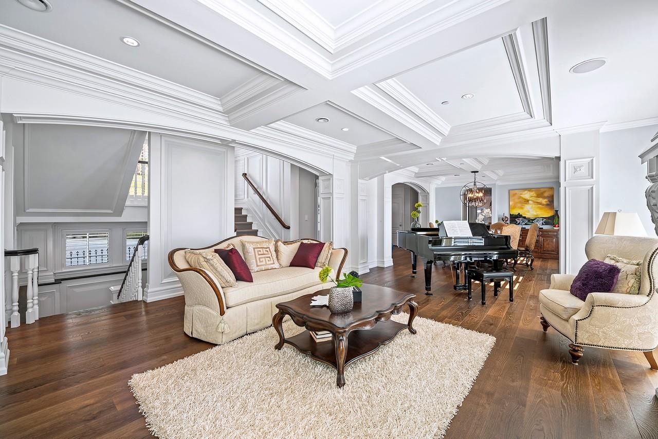 Listing image of 2913 ALTAMONT CRESCENT