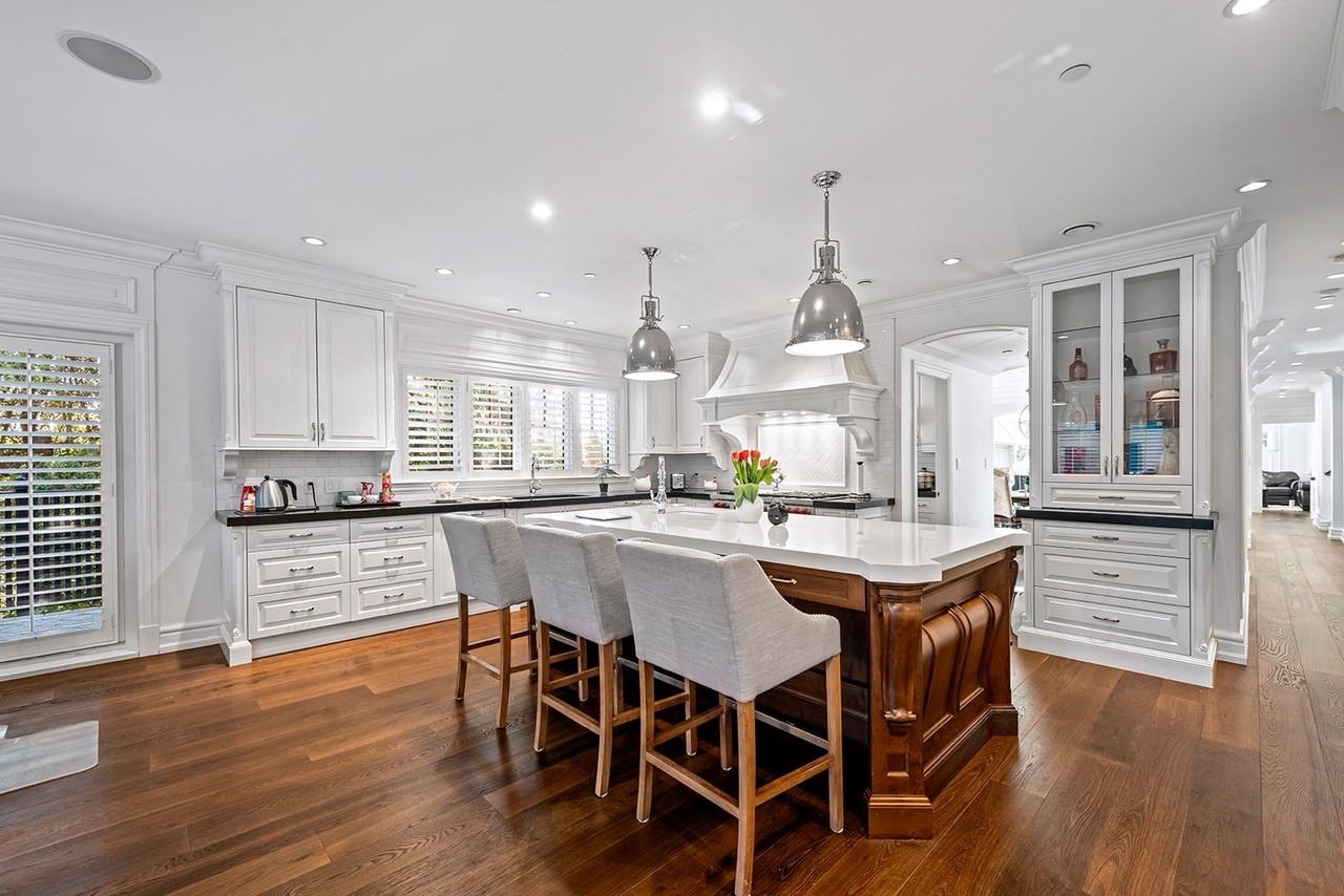 Listing image of 2913 ALTAMONT CRESCENT