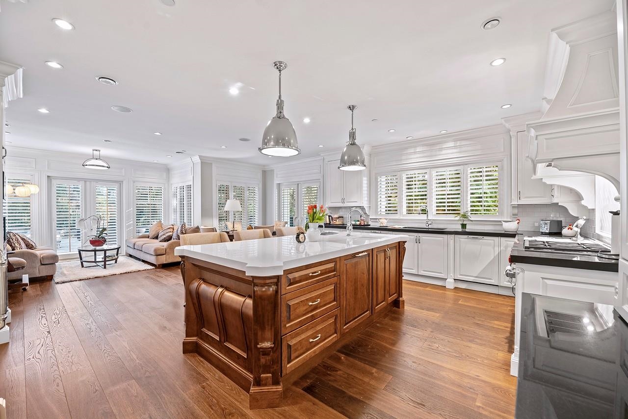 Listing image of 2913 ALTAMONT CRESCENT