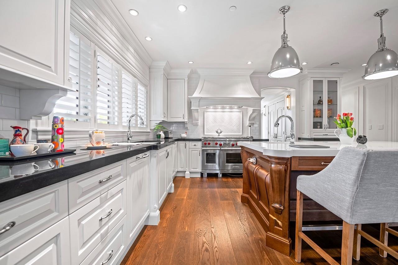 Listing image of 2913 ALTAMONT CRESCENT