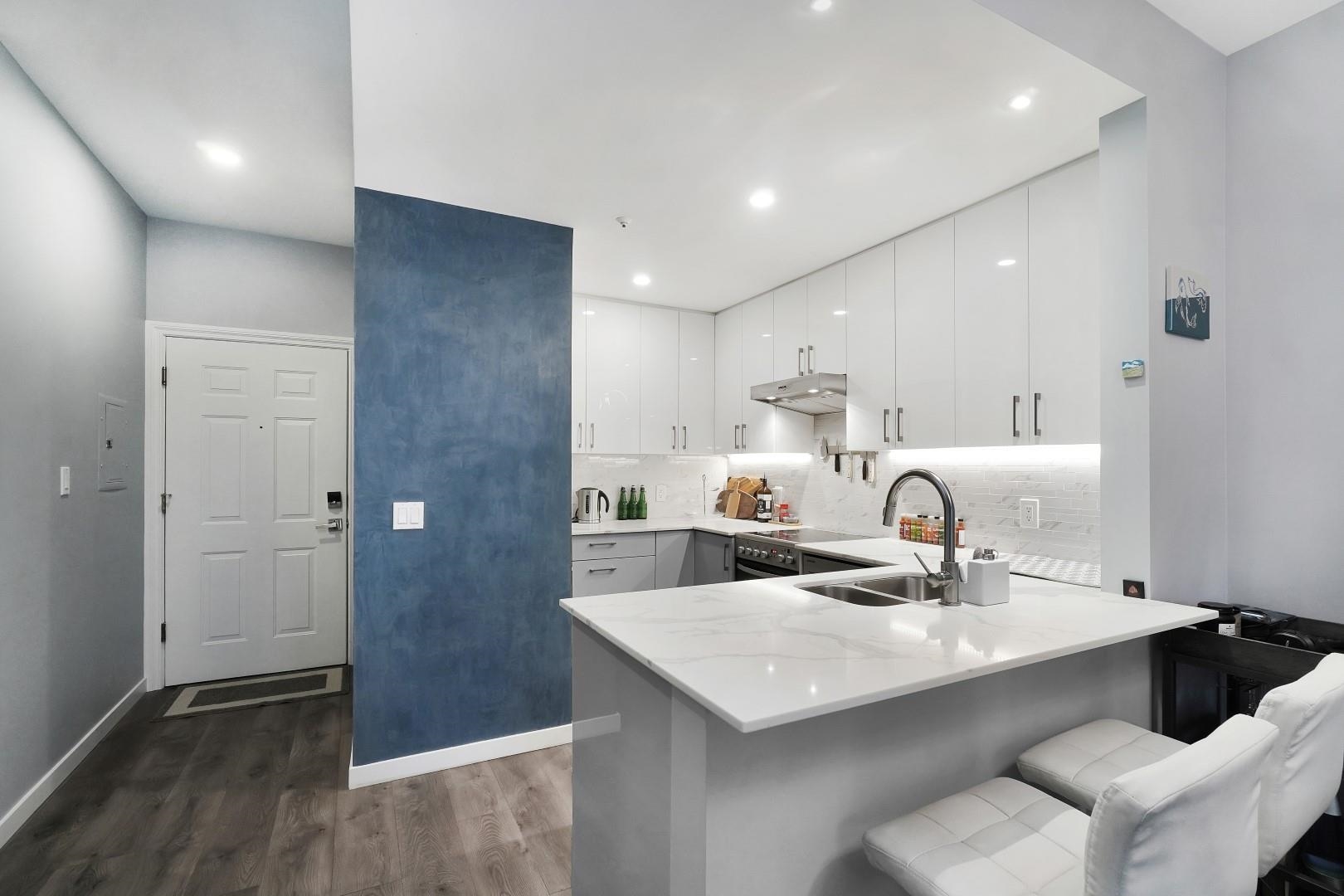 Listing image of 306 630 ROCHE POINT DRIVE