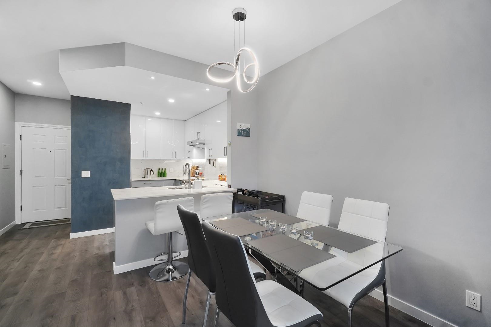 Listing image of 306 630 ROCHE POINT DRIVE
