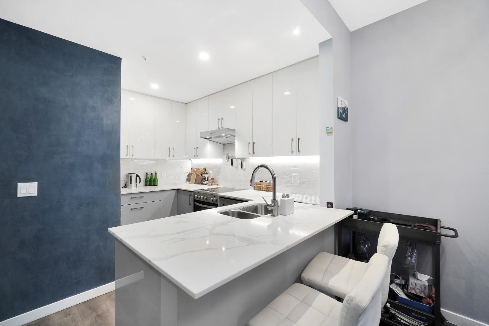 Listing image of 306 630 ROCHE POINT DRIVE