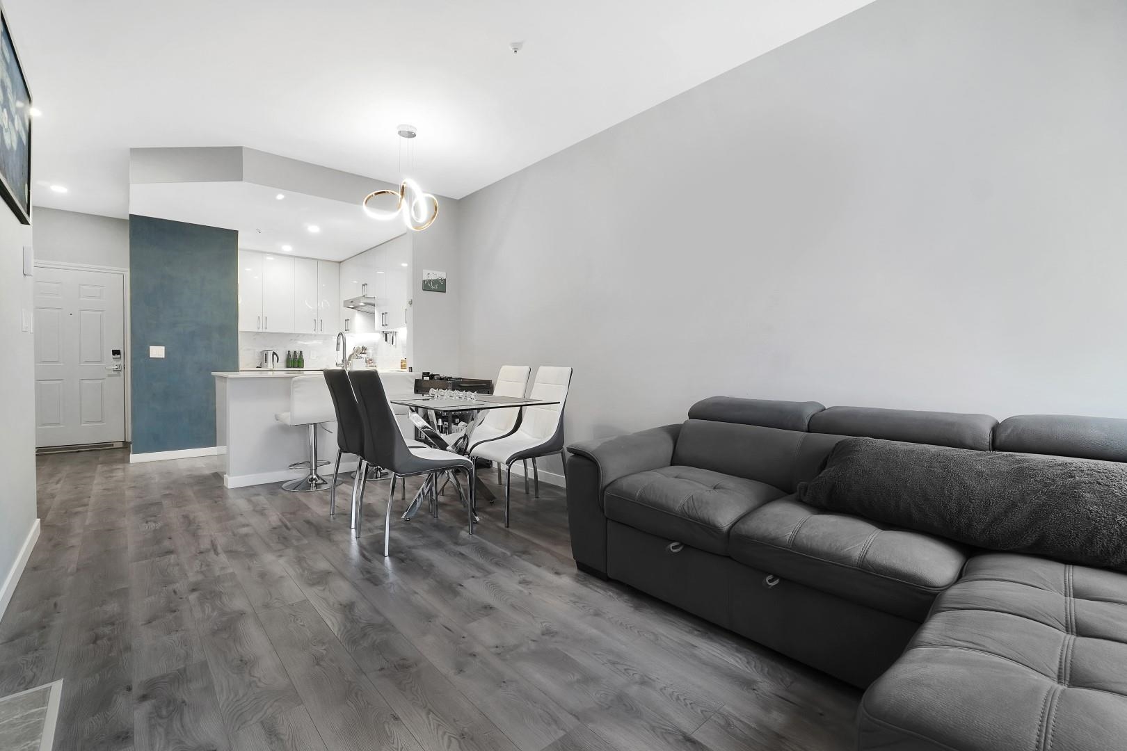 Listing image of 306 630 ROCHE POINT DRIVE