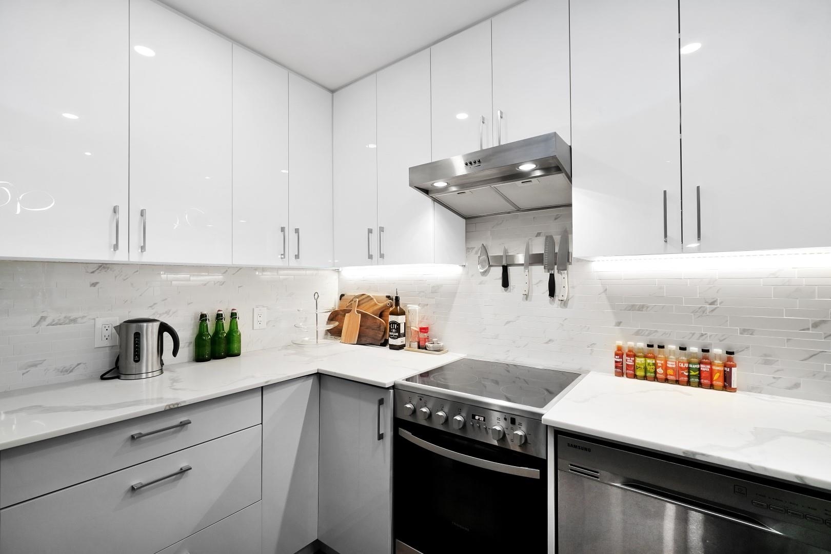 Listing image of 306 630 ROCHE POINT DRIVE