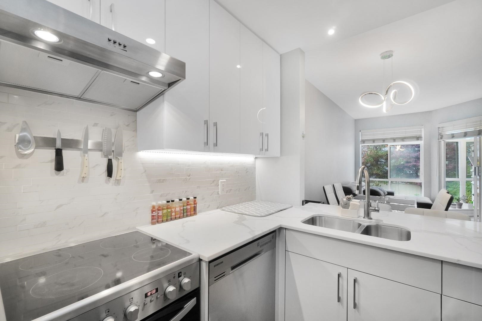 Listing image of 306 630 ROCHE POINT DRIVE