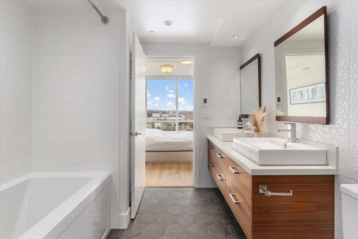 Listing image of 2004 1550 FERN STREET