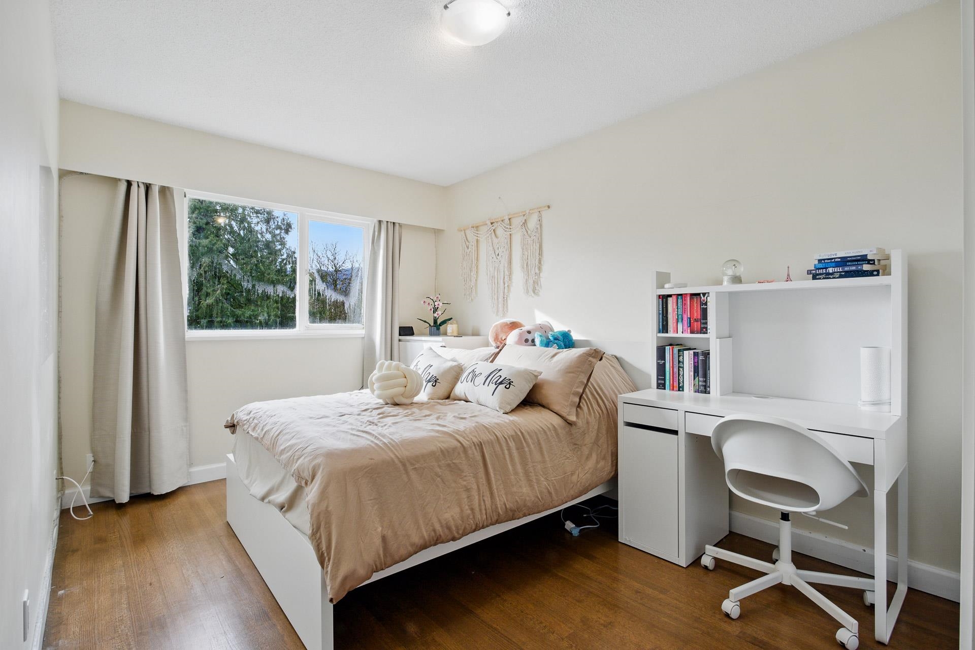 Listing image of 4938 REDONDA DRIVE
