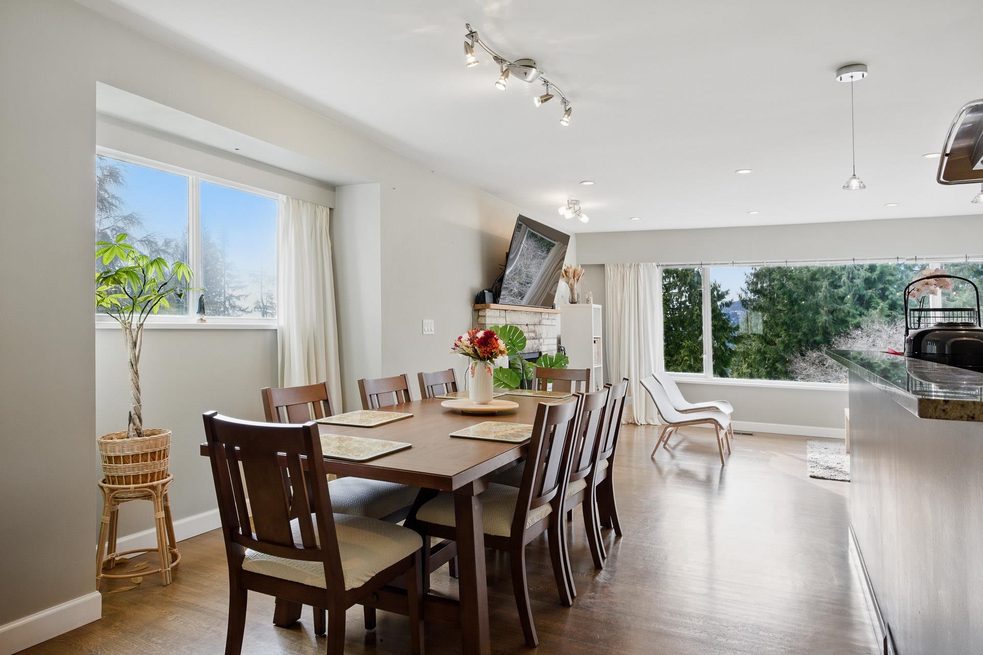 Listing image of 4938 REDONDA DRIVE