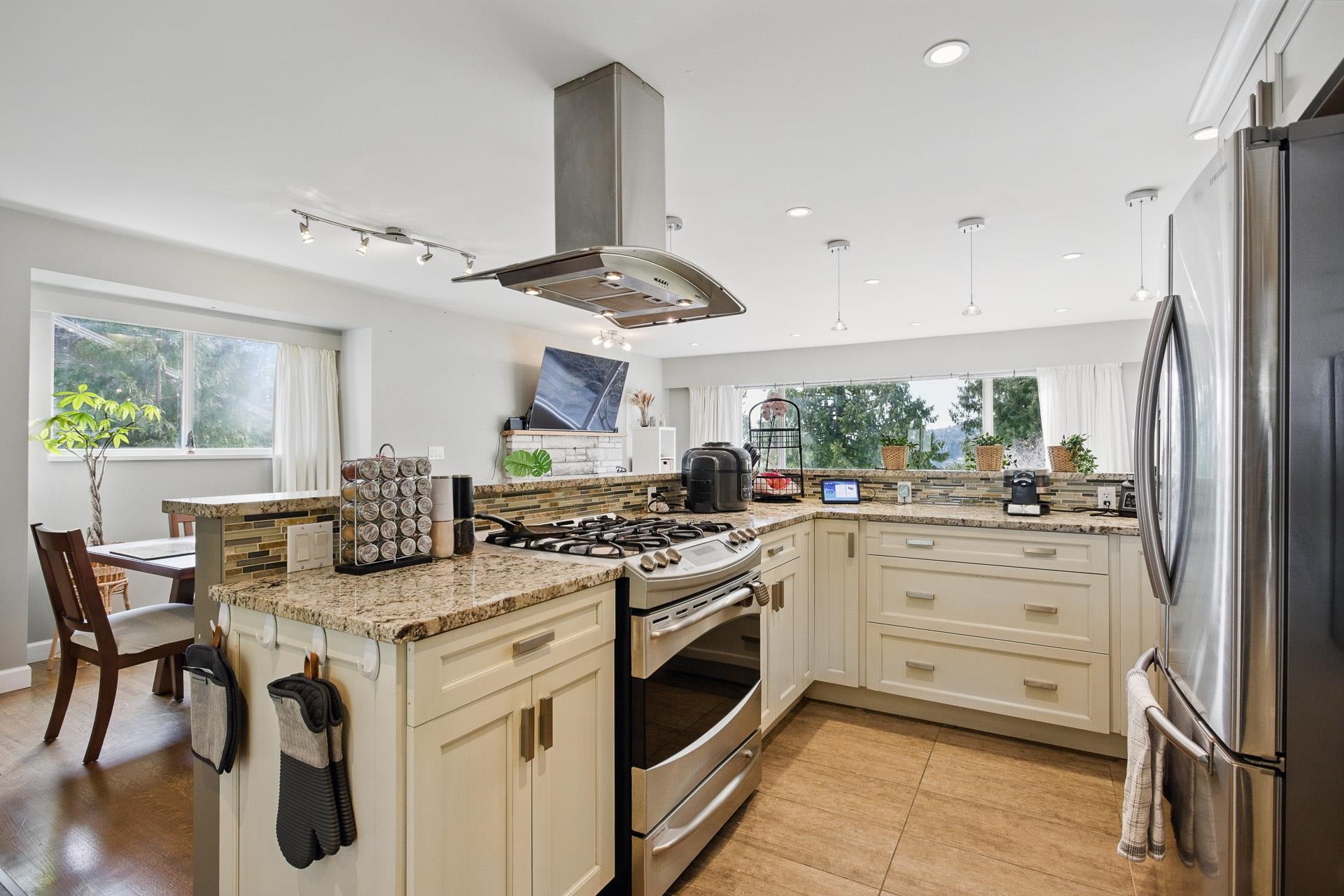 Listing image of 4938 REDONDA DRIVE