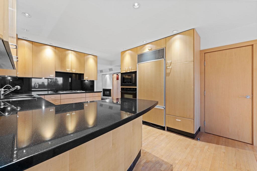 Listing image of 4278 MORGAN CRESCENT