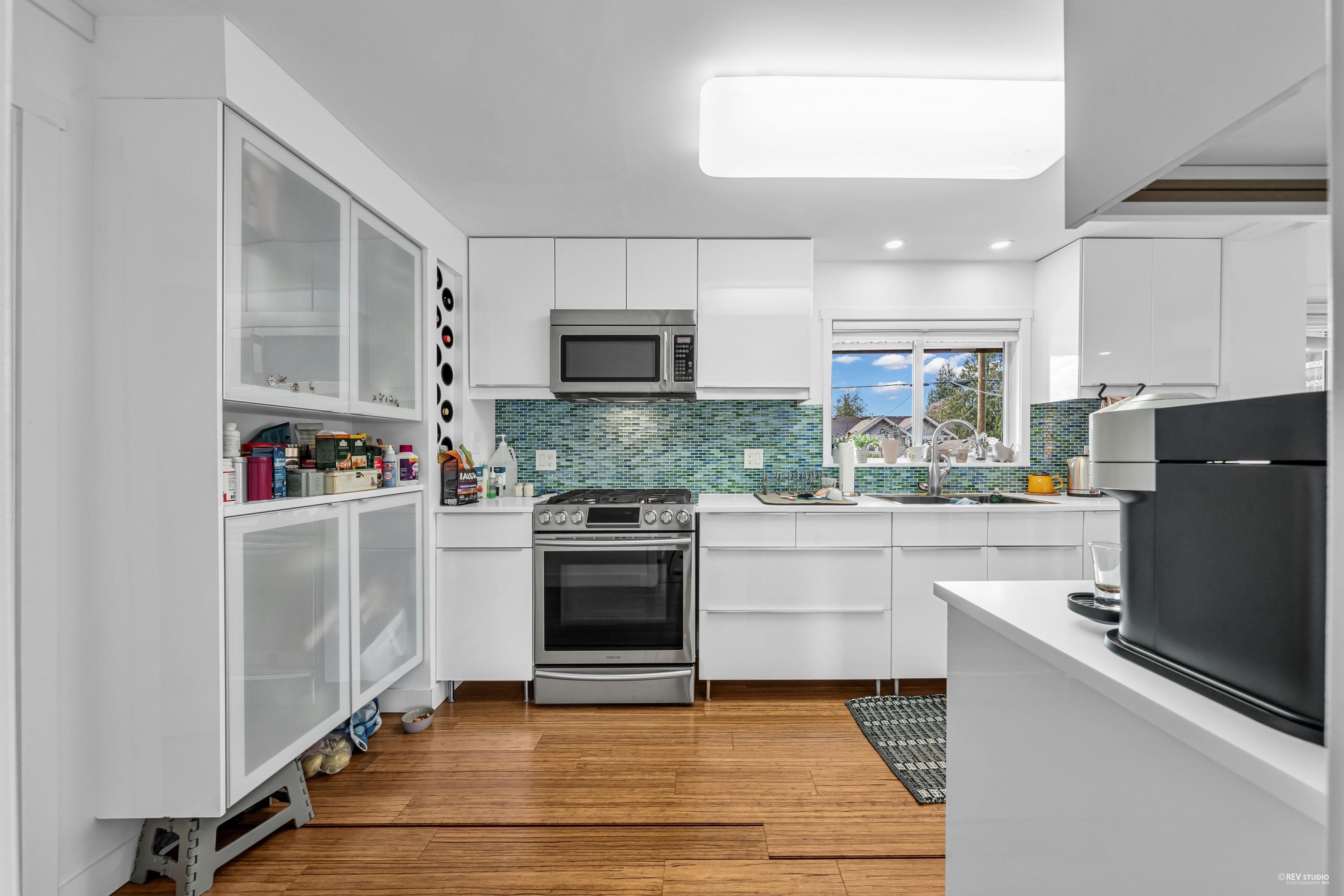 Listing image of 857 E 12TH STREET