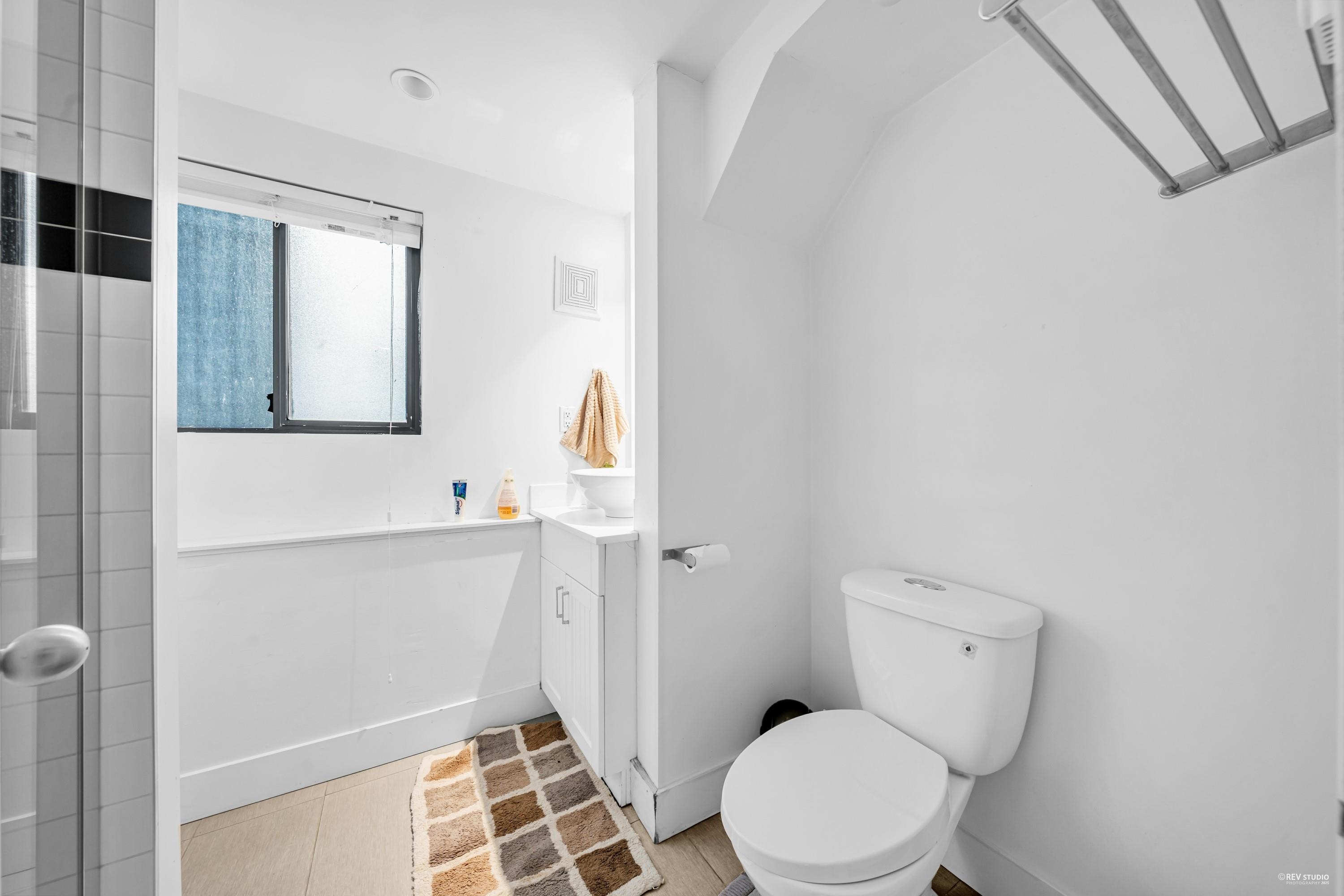 Listing image of 857 E 12TH STREET