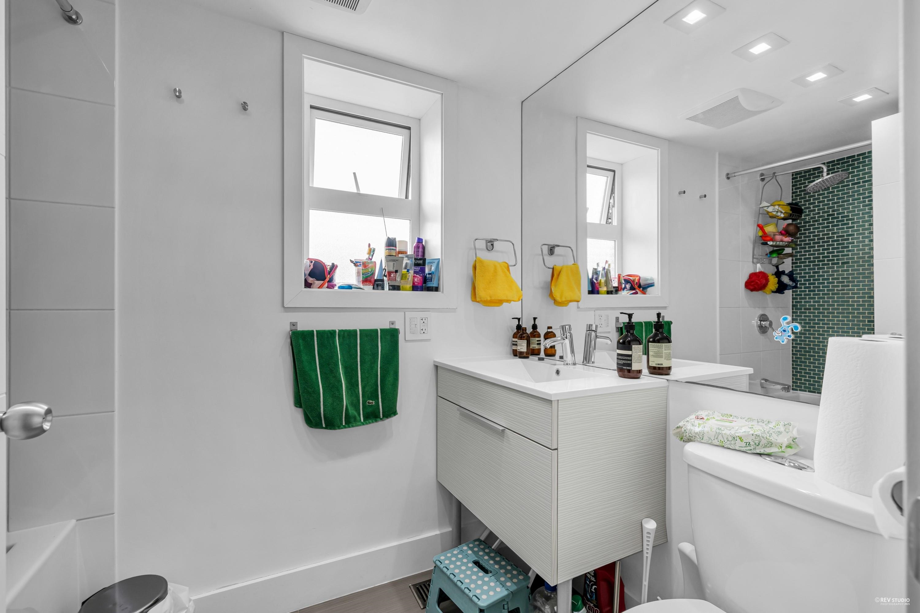 Listing image of 857 E 12TH STREET
