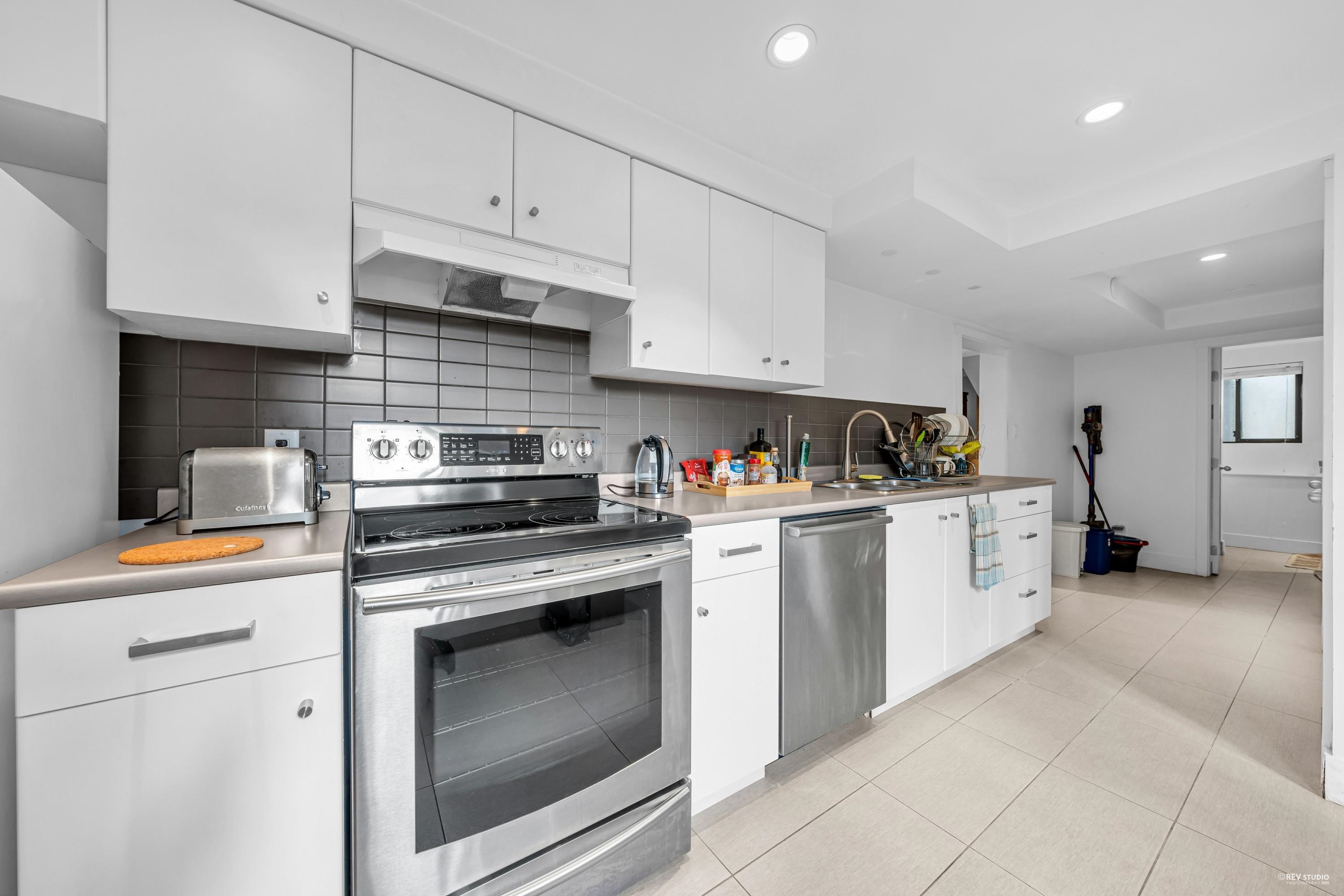 Listing image of 857 E 12TH STREET