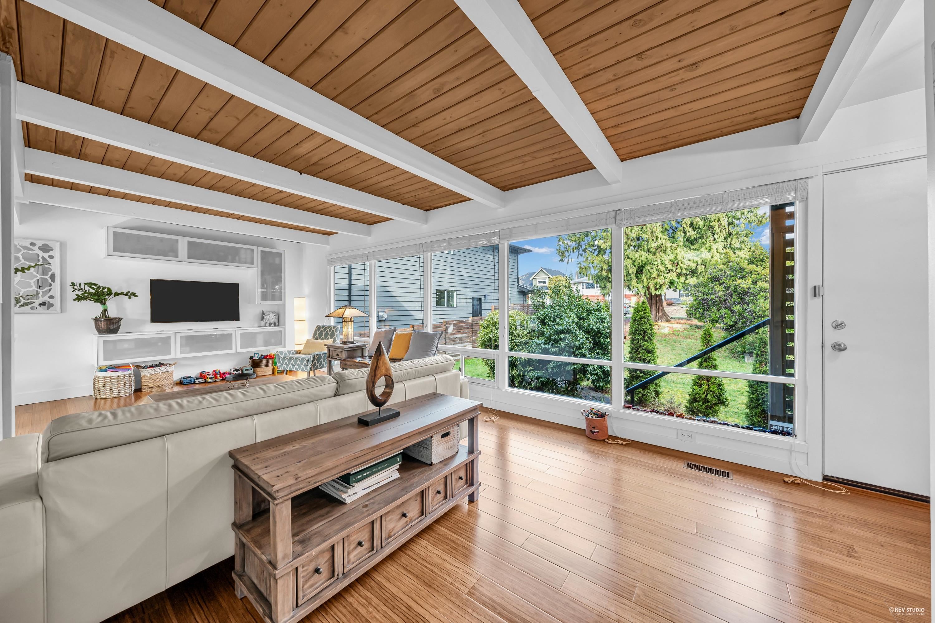Listing image of 857 E 12TH STREET