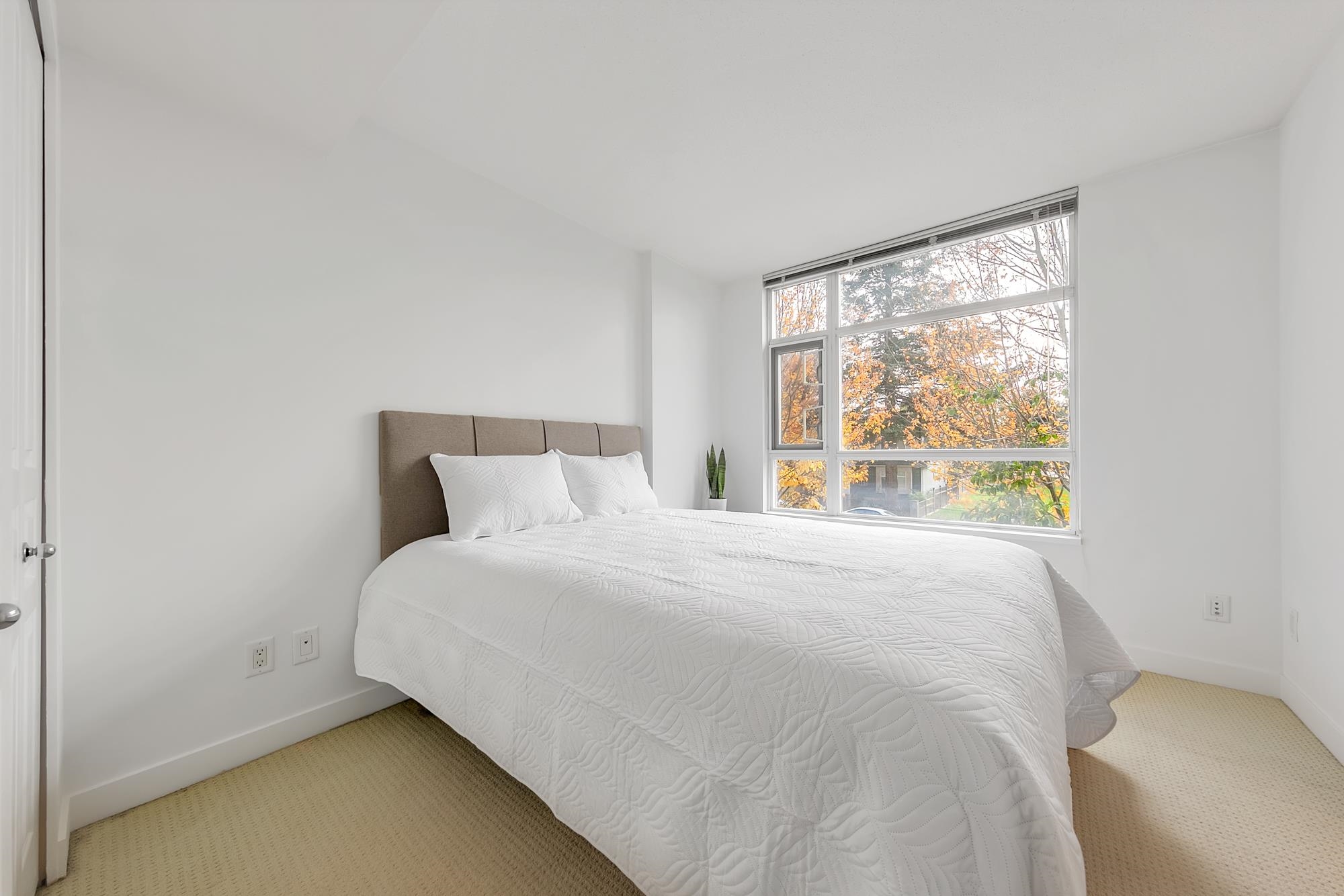 Listing image of 1479 E KING EDWARD AVENUE