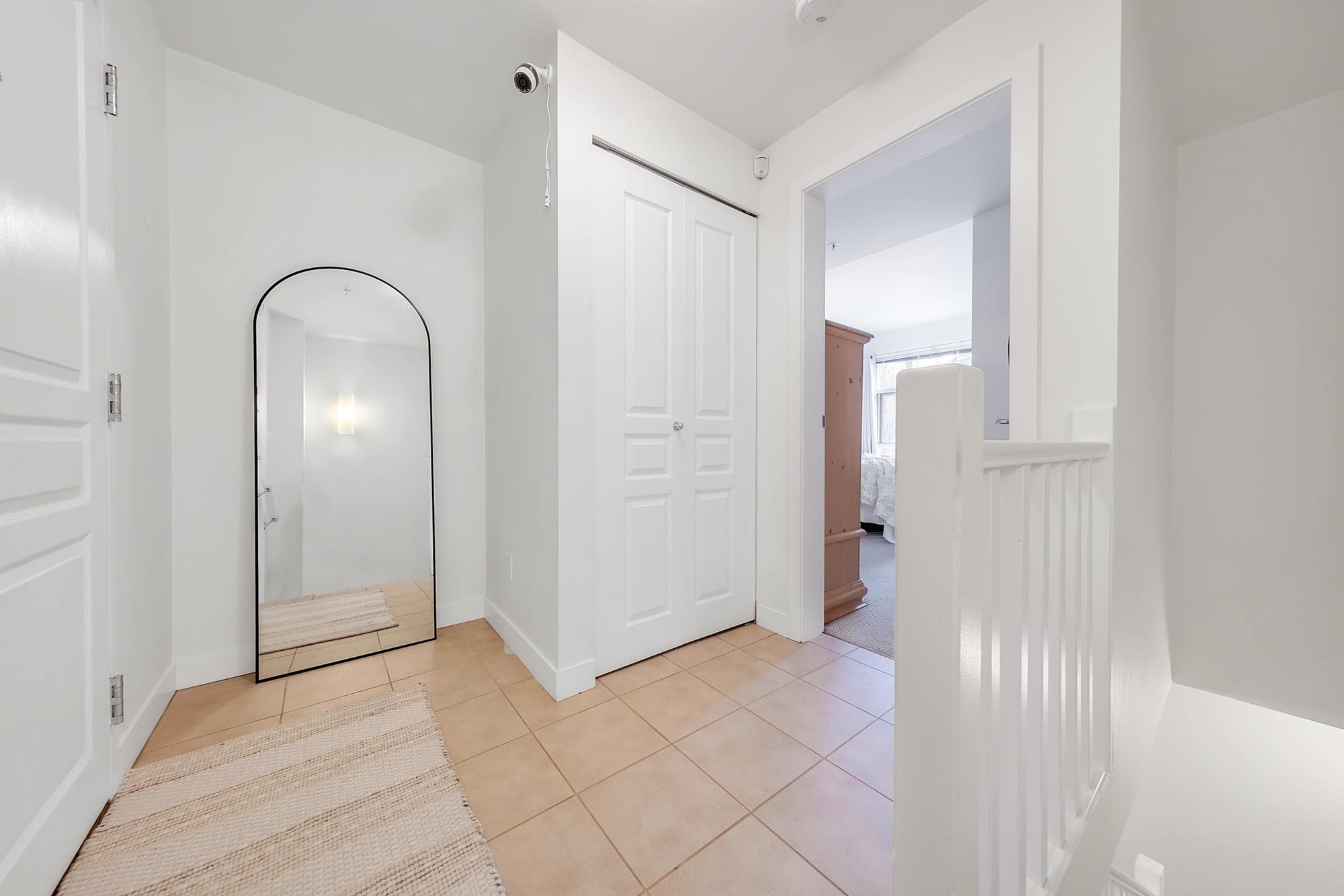 Listing image of 1479 E KING EDWARD AVENUE