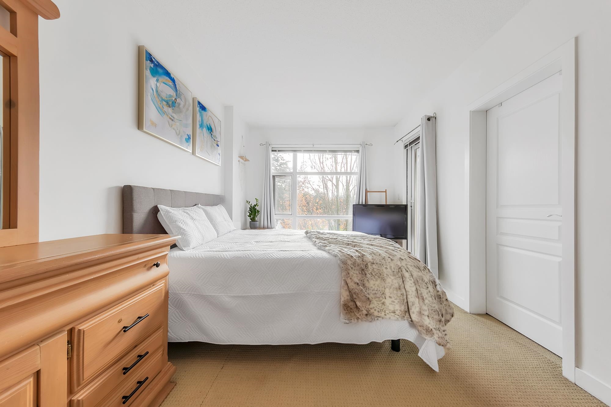 Listing image of 1479 E KING EDWARD AVENUE