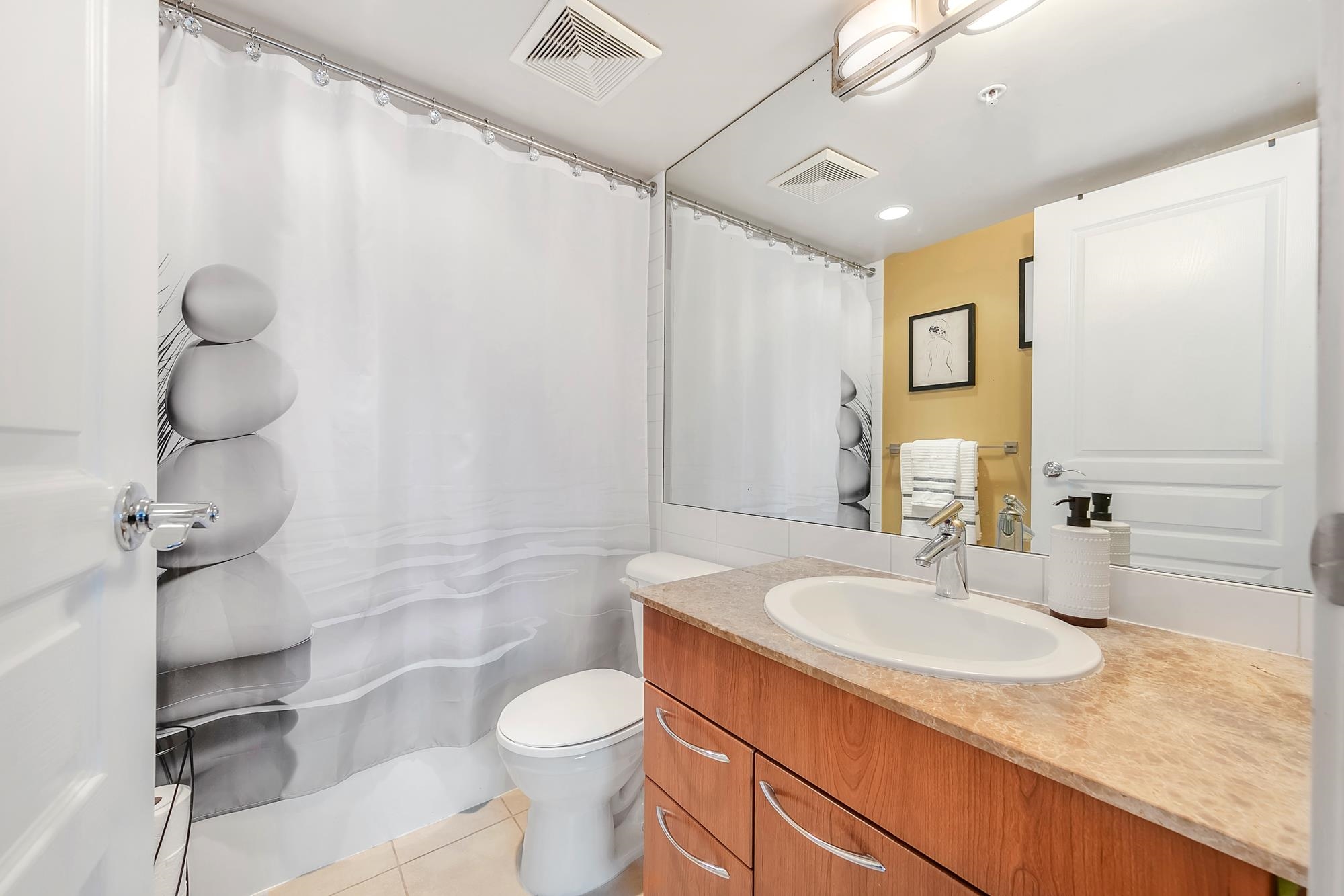 Listing image of 1479 E KING EDWARD AVENUE
