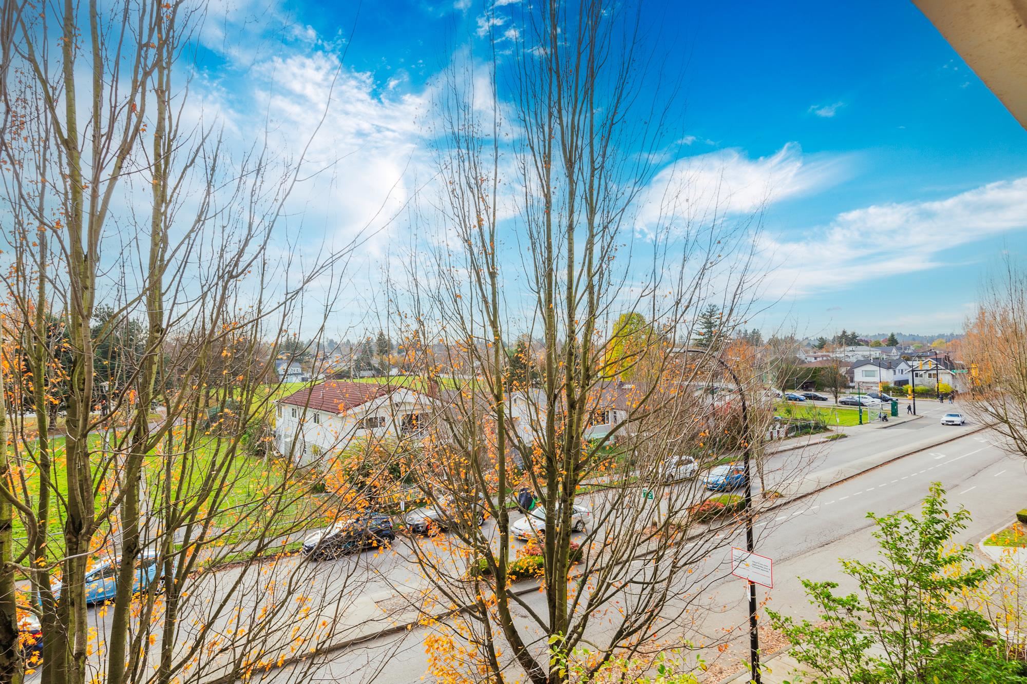 Listing image of 1479 E KING EDWARD AVENUE