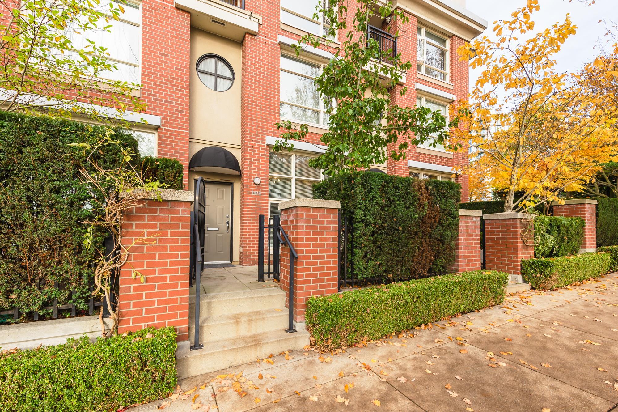 Listing image of 1479 E KING EDWARD AVENUE