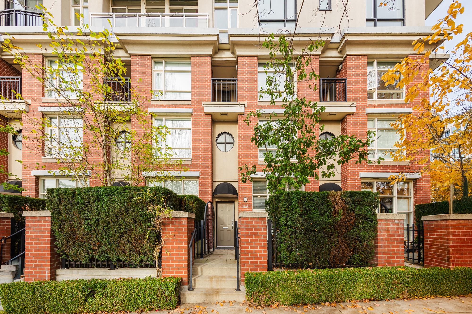 Listing image of 1479 E KING EDWARD AVENUE