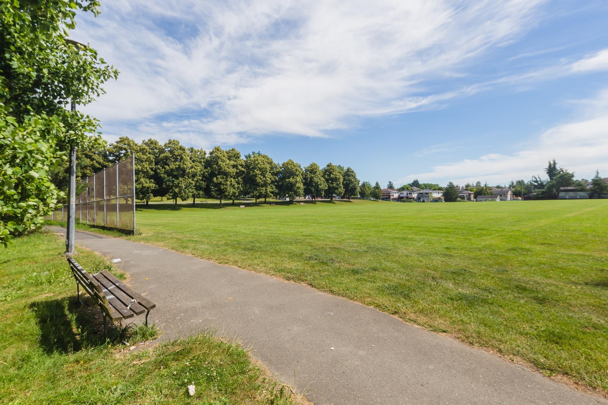 Listing image of 1479 E KING EDWARD AVENUE