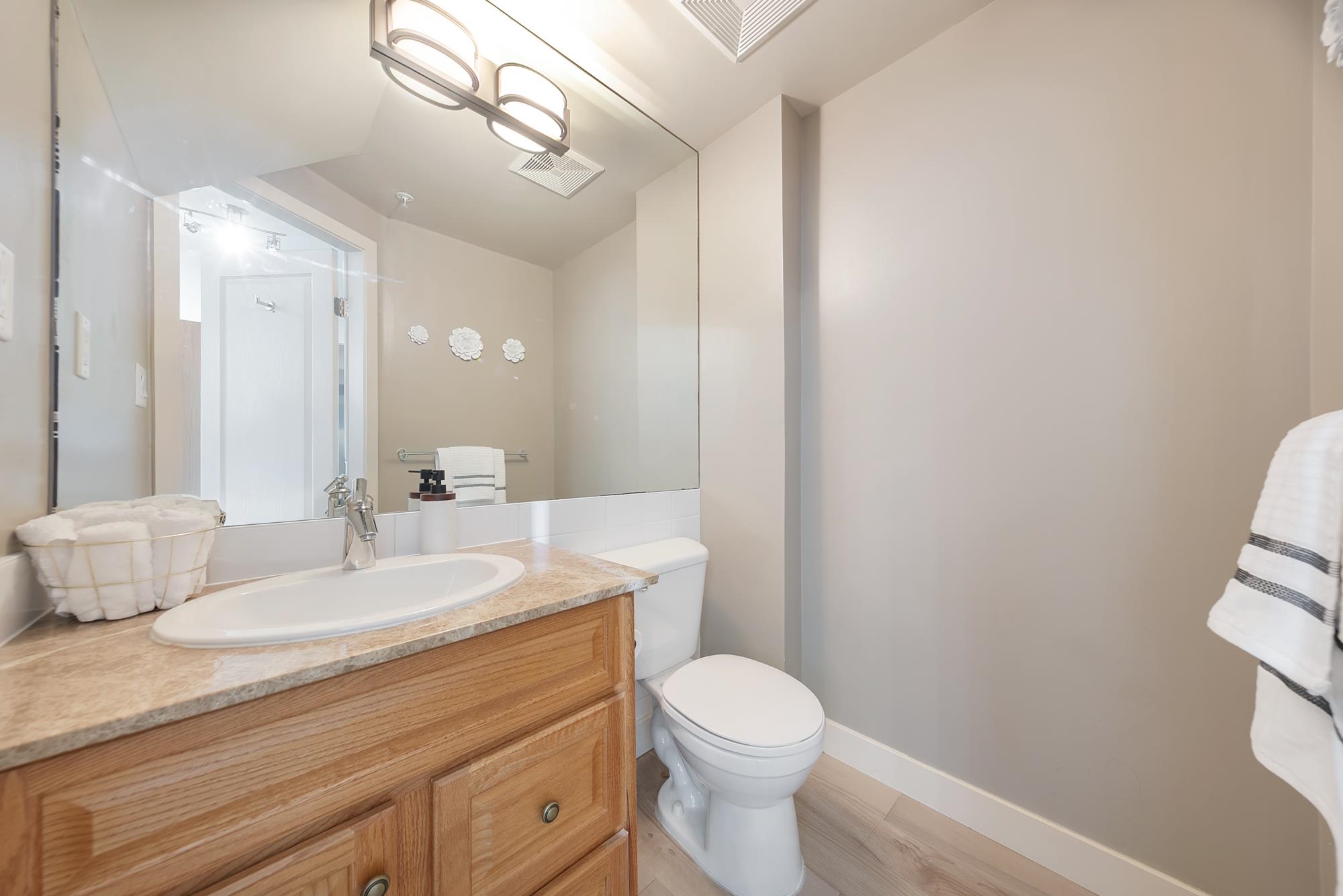 Listing image of 1479 E KING EDWARD AVENUE