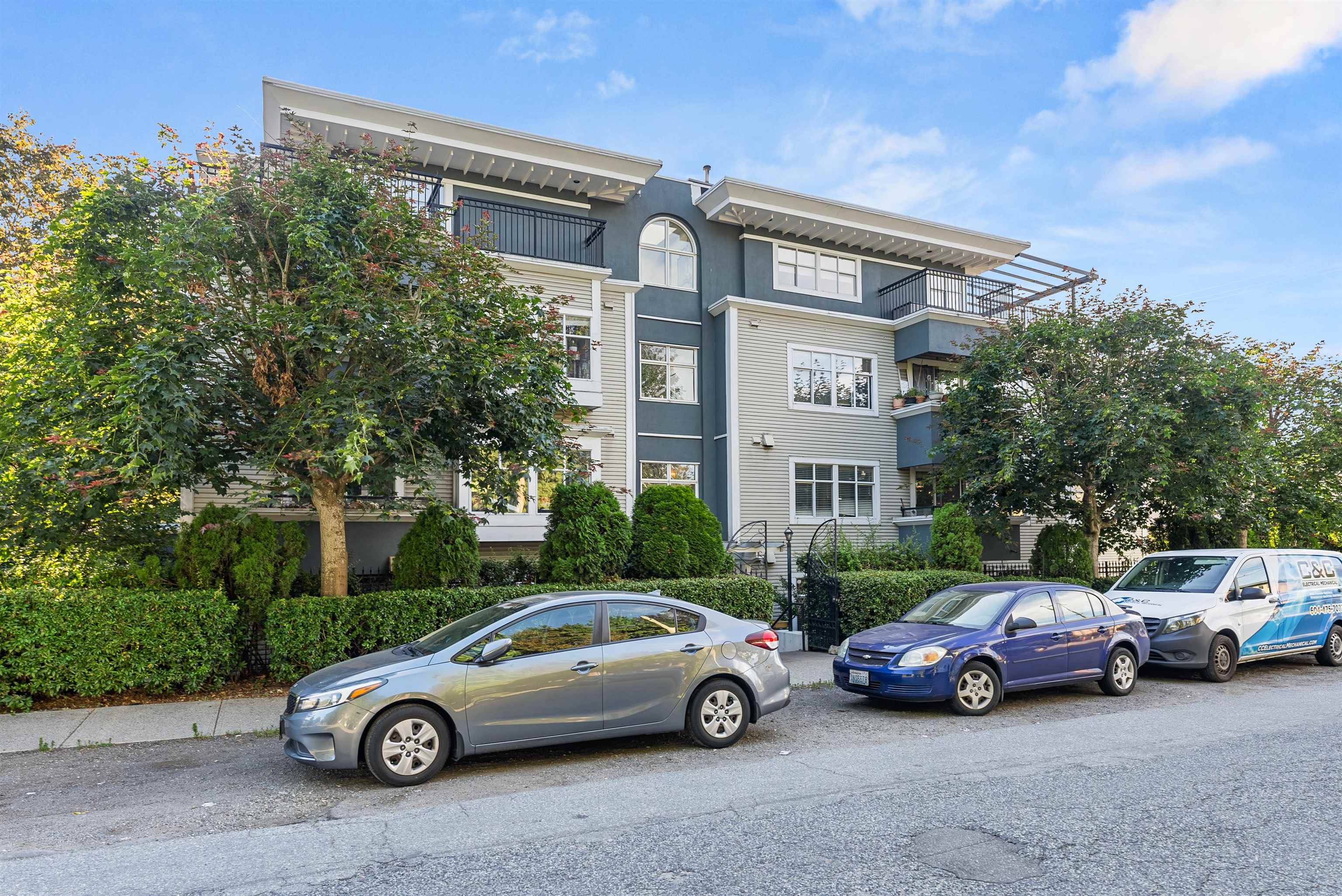 Listing image of 401 29 TEMPLETON DRIVE