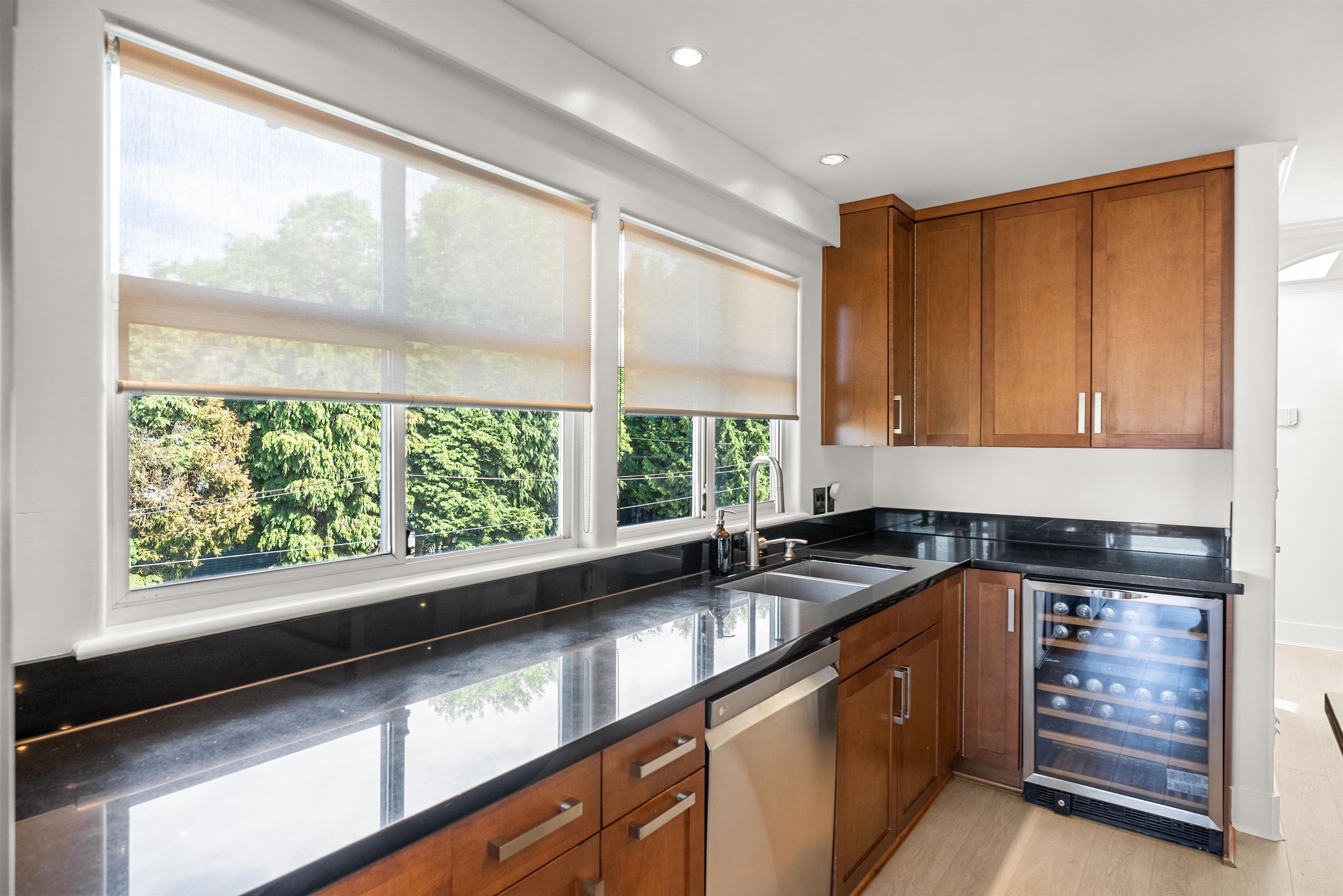 Listing image of 401 29 TEMPLETON DRIVE