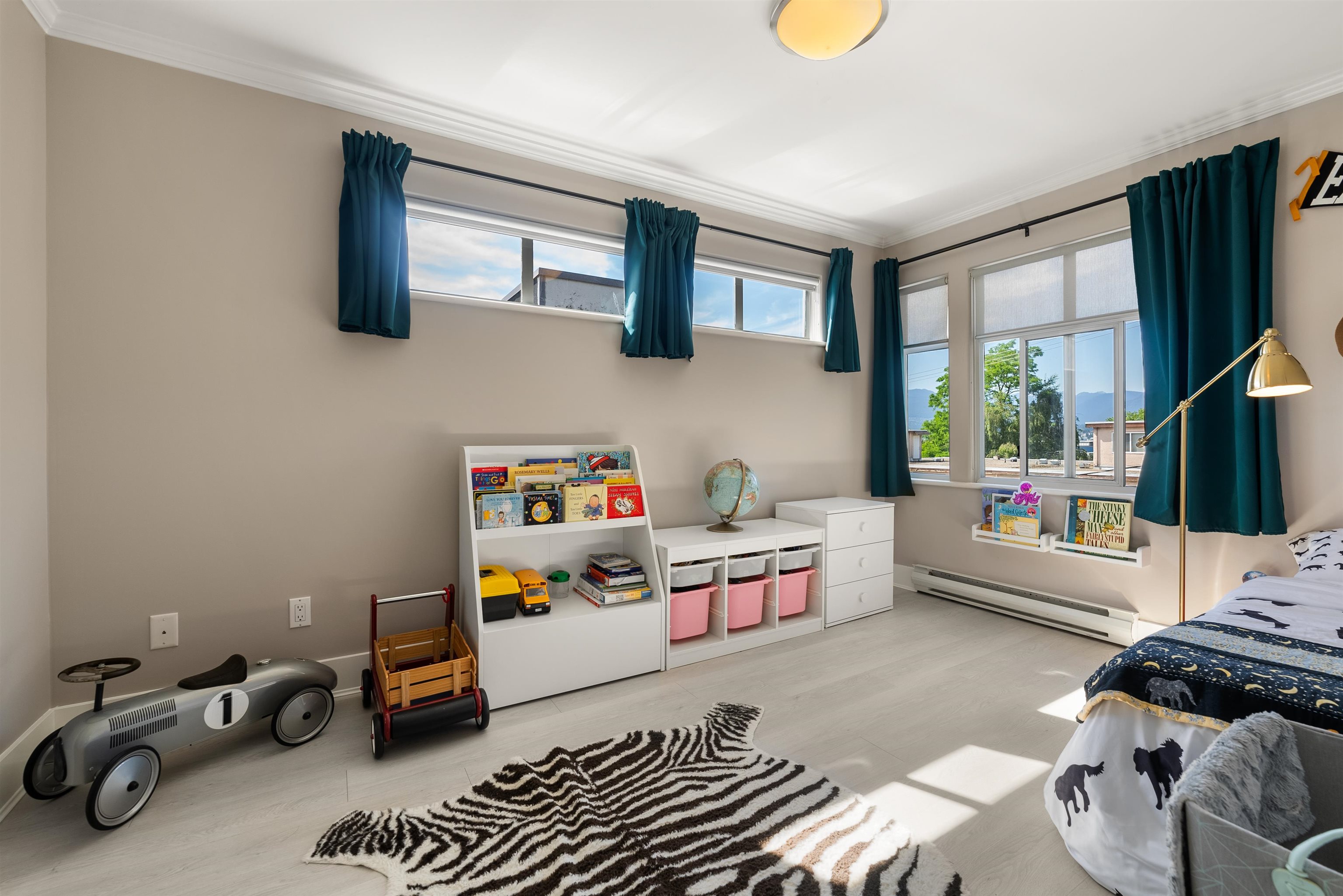 Listing image of 401 29 TEMPLETON DRIVE