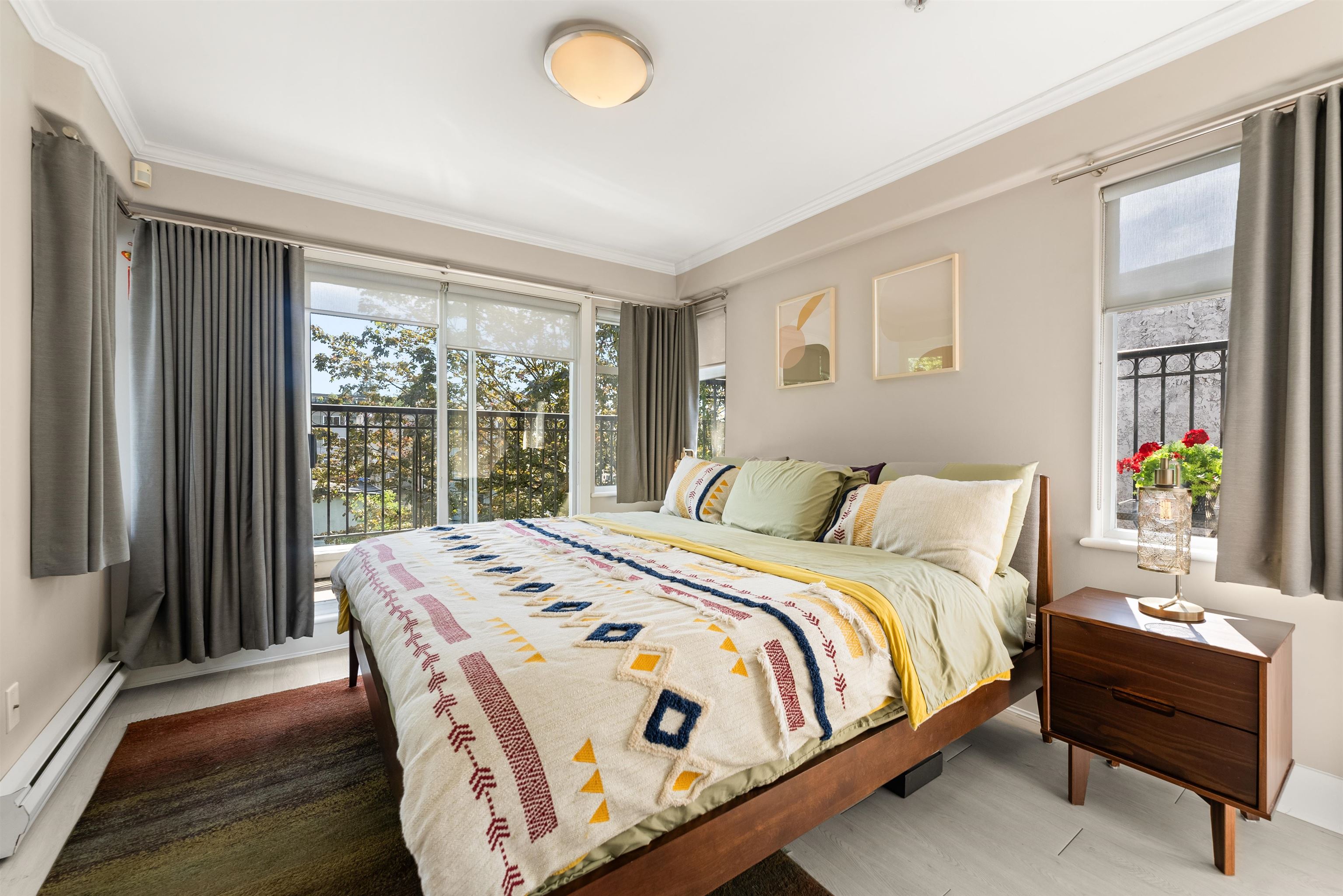 Listing image of 401 29 TEMPLETON DRIVE