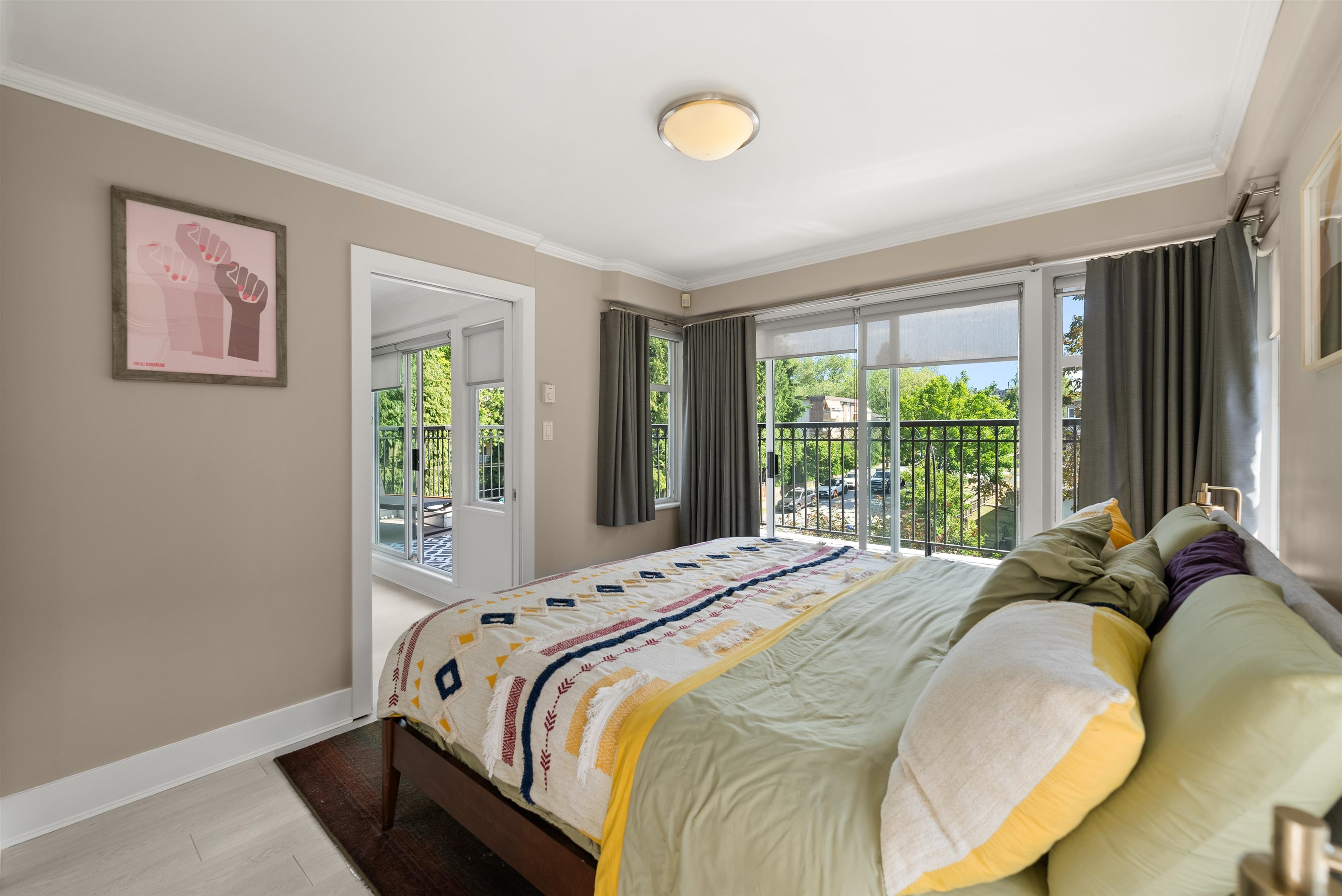 Listing image of 401 29 TEMPLETON DRIVE