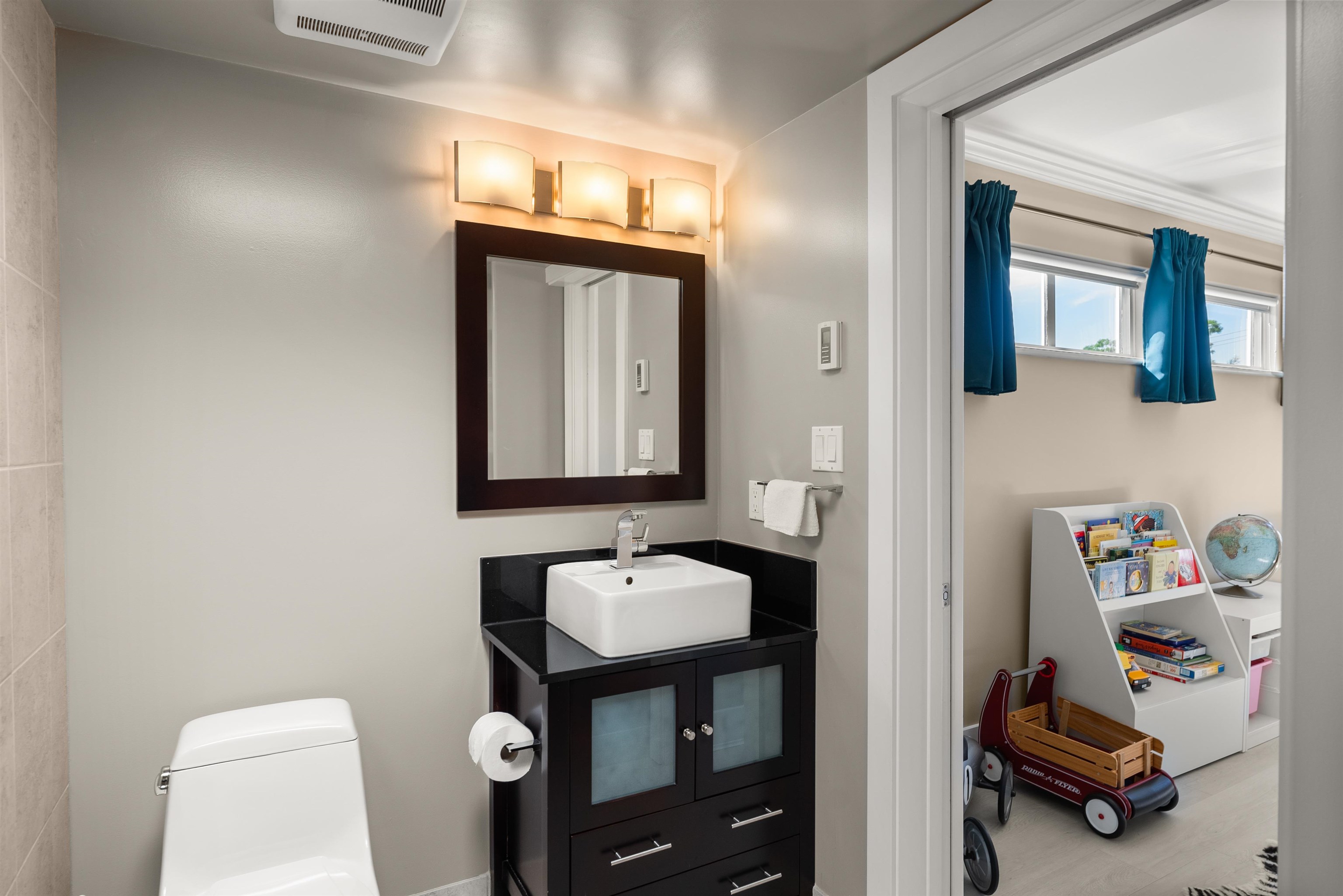 Listing image of 401 29 TEMPLETON DRIVE