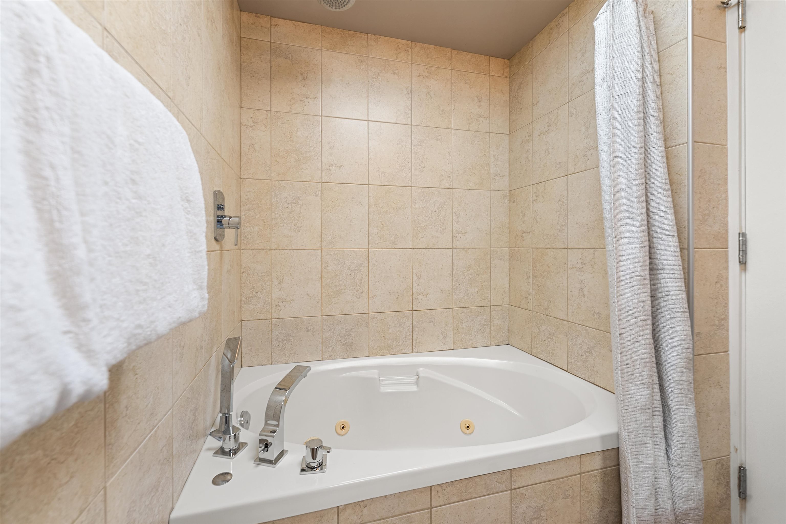 Listing image of 401 29 TEMPLETON DRIVE