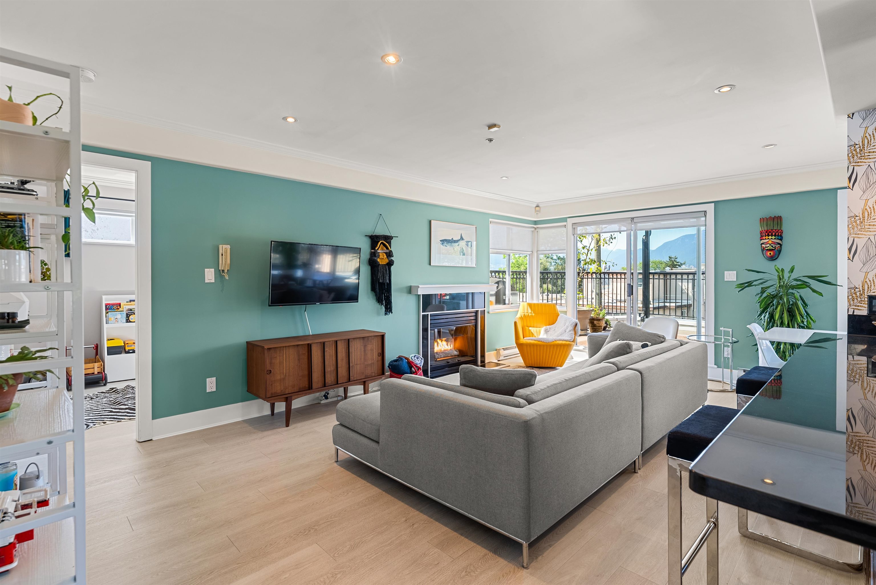Listing image of 401 29 TEMPLETON DRIVE