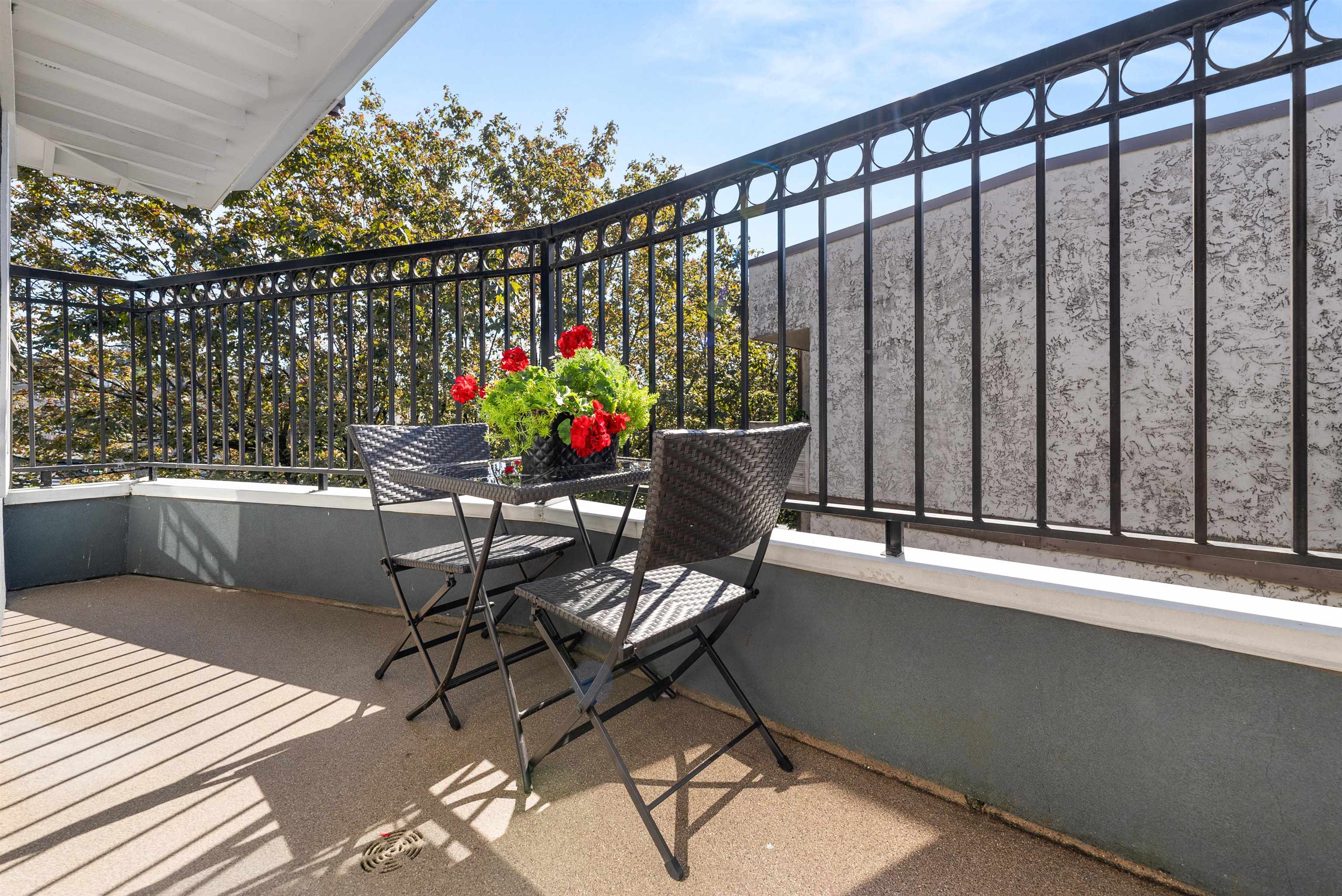 Listing image of 401 29 TEMPLETON DRIVE