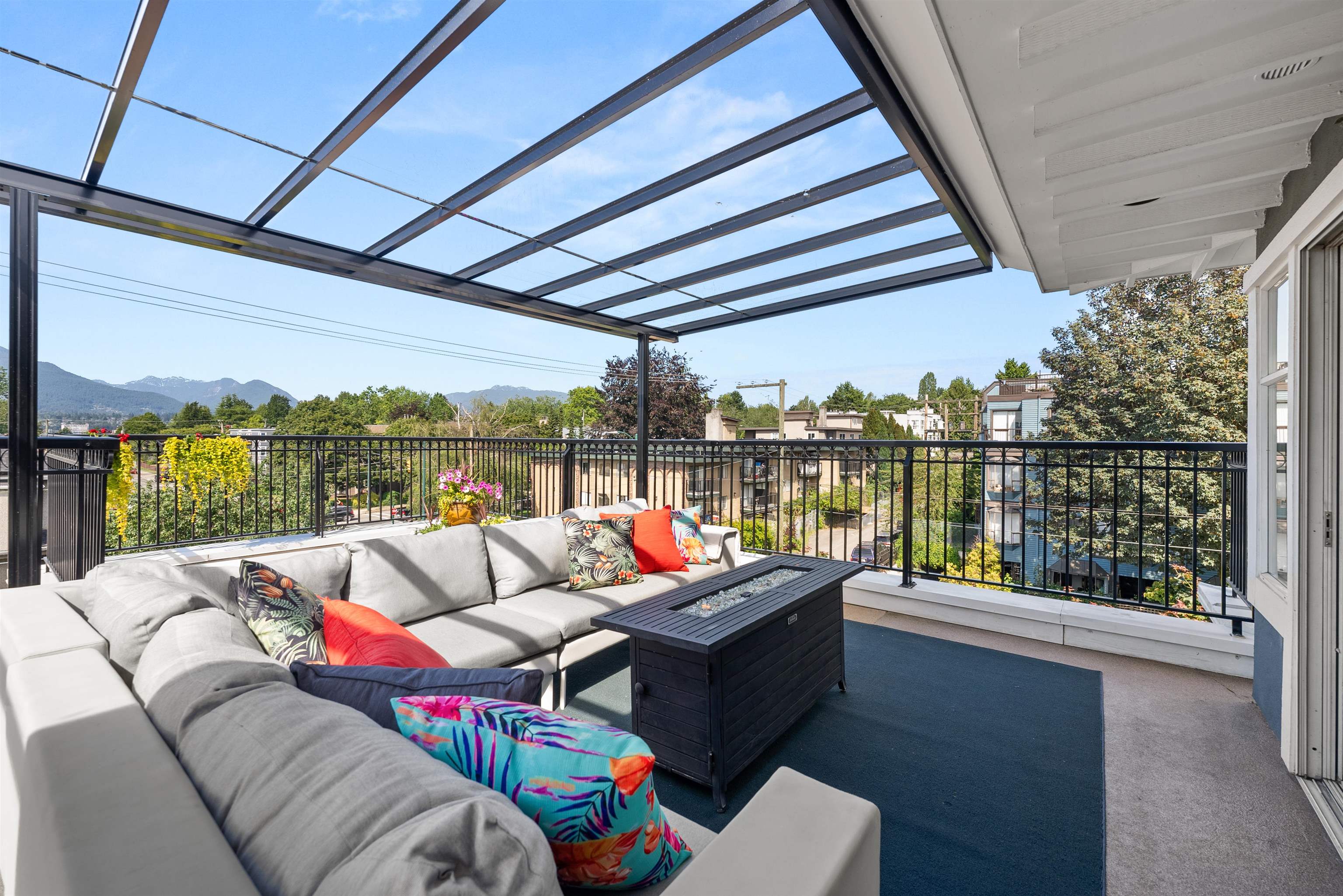 Listing image of 401 29 TEMPLETON DRIVE