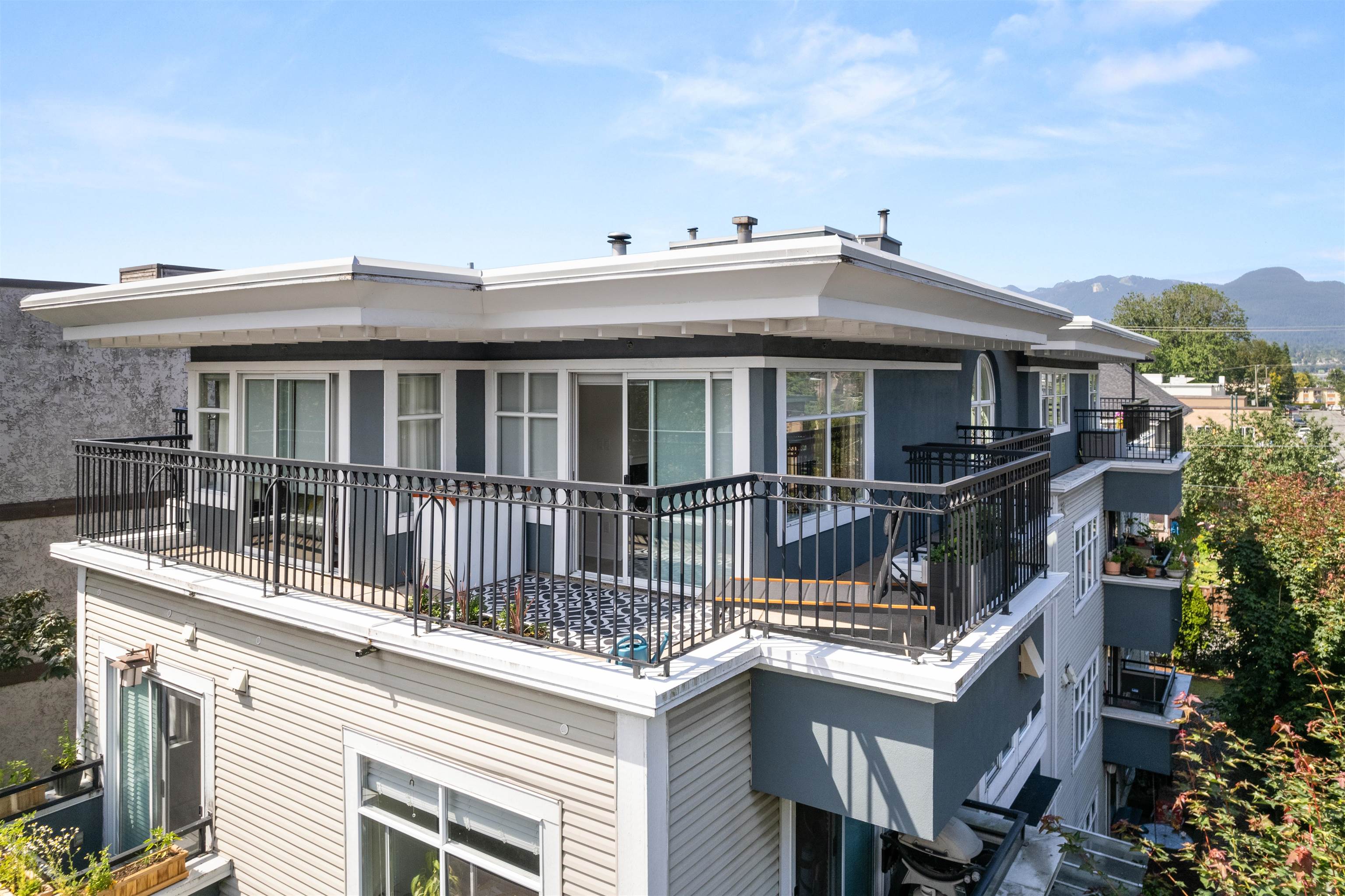 Listing image of 401 29 TEMPLETON DRIVE