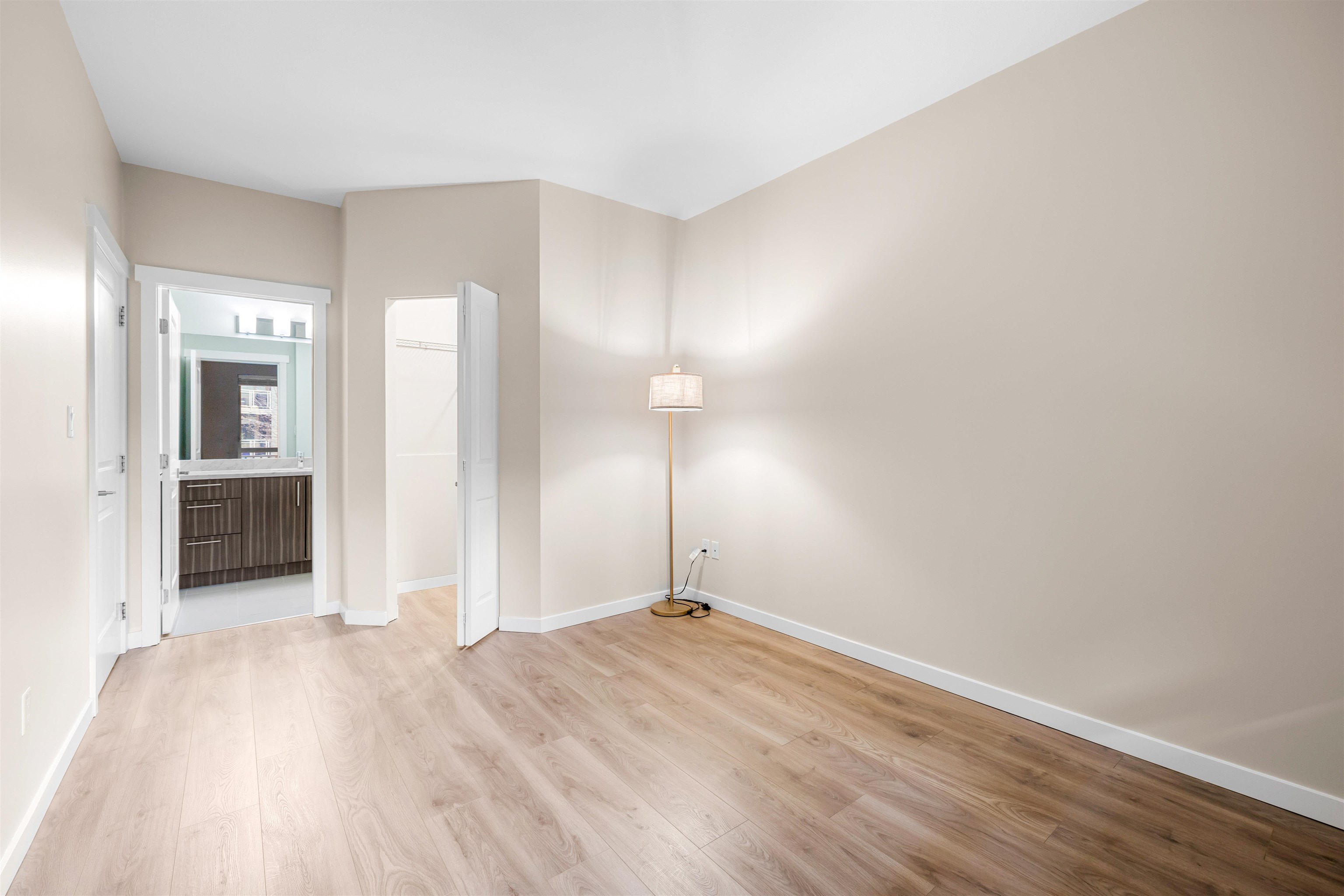 Listing image of 111 139 W 22ND STREET