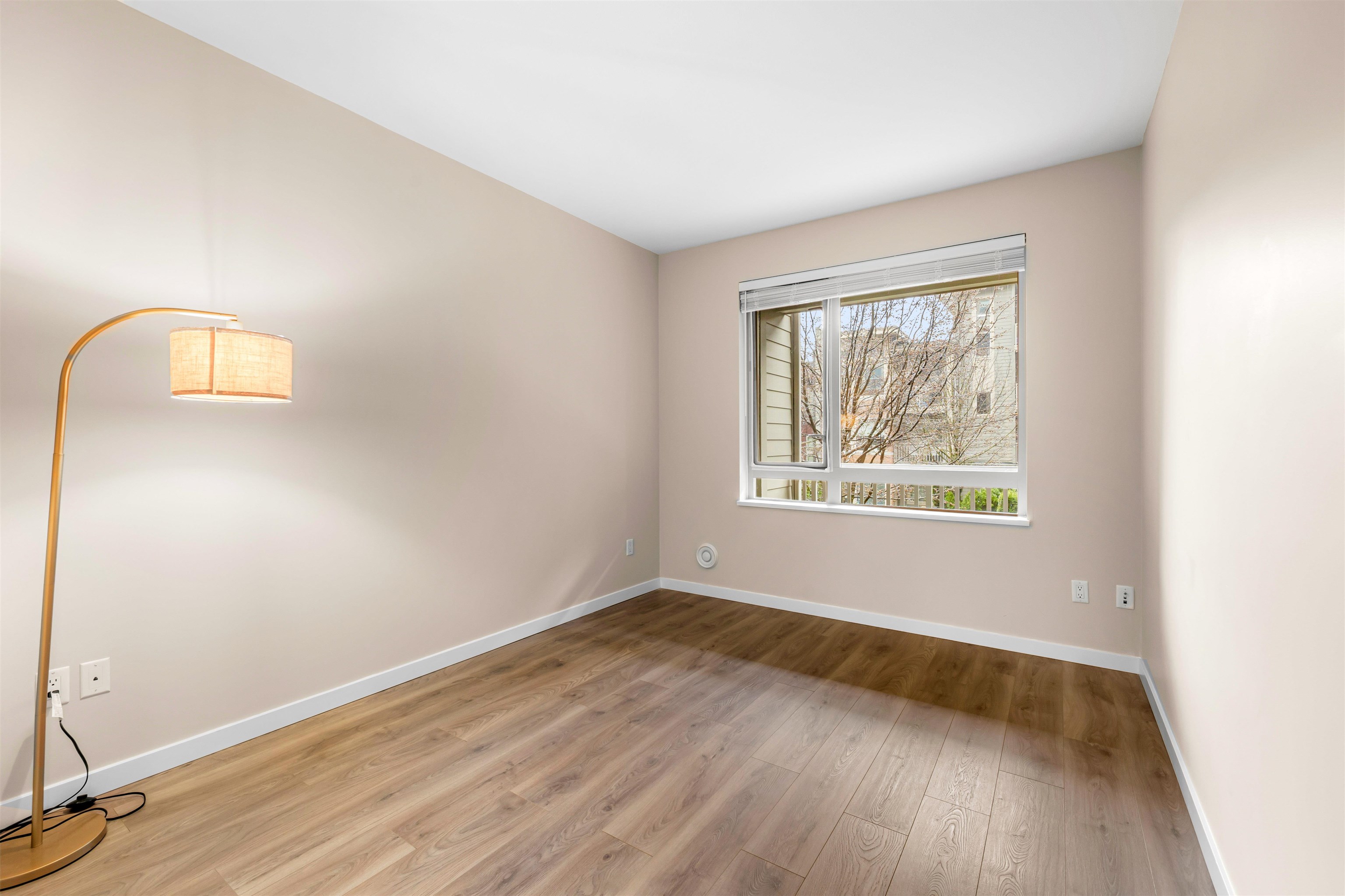 Listing image of 111 139 W 22ND STREET