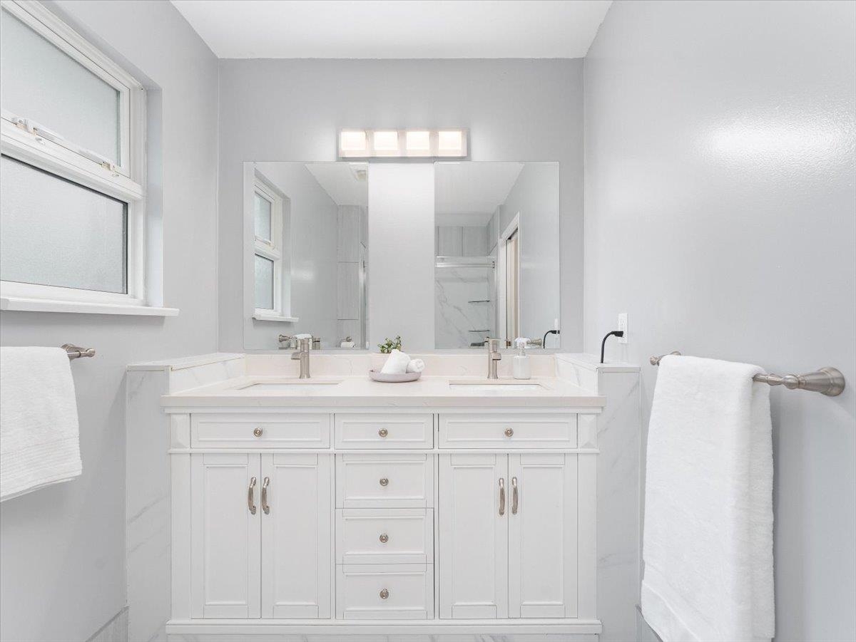 Listing image of 983 CANYON BOULEVARD