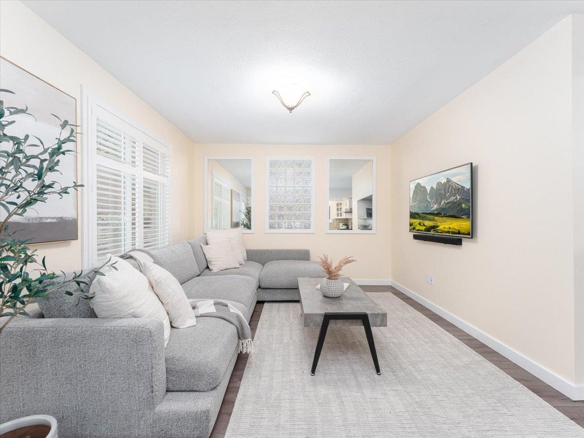 Listing image of 983 CANYON BOULEVARD
