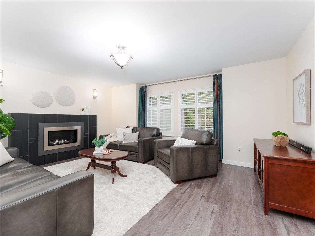 Listing image of 983 CANYON BOULEVARD