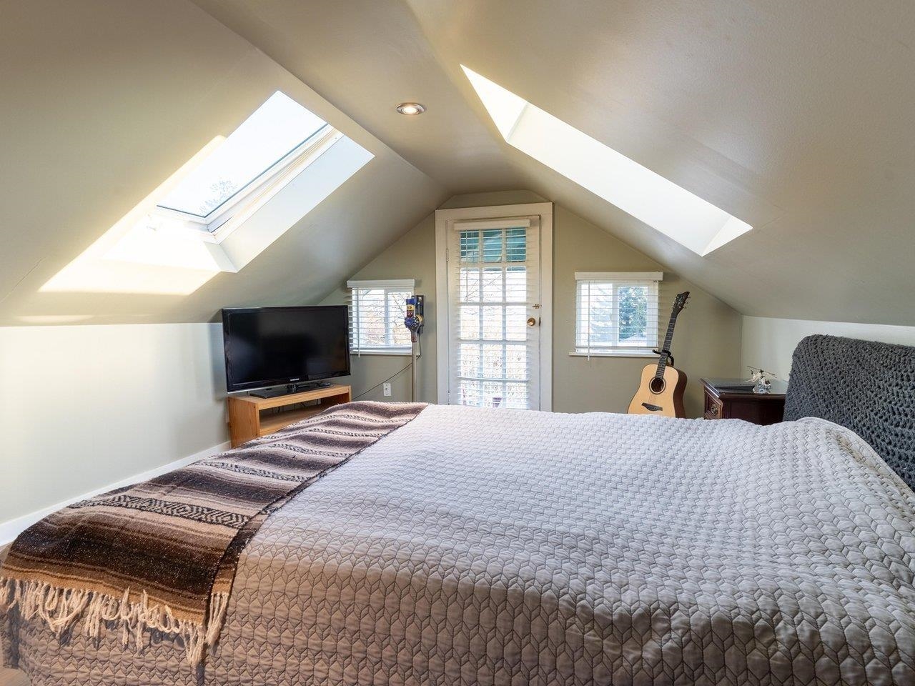 Listing image of 1156 ADDERLEY STREET