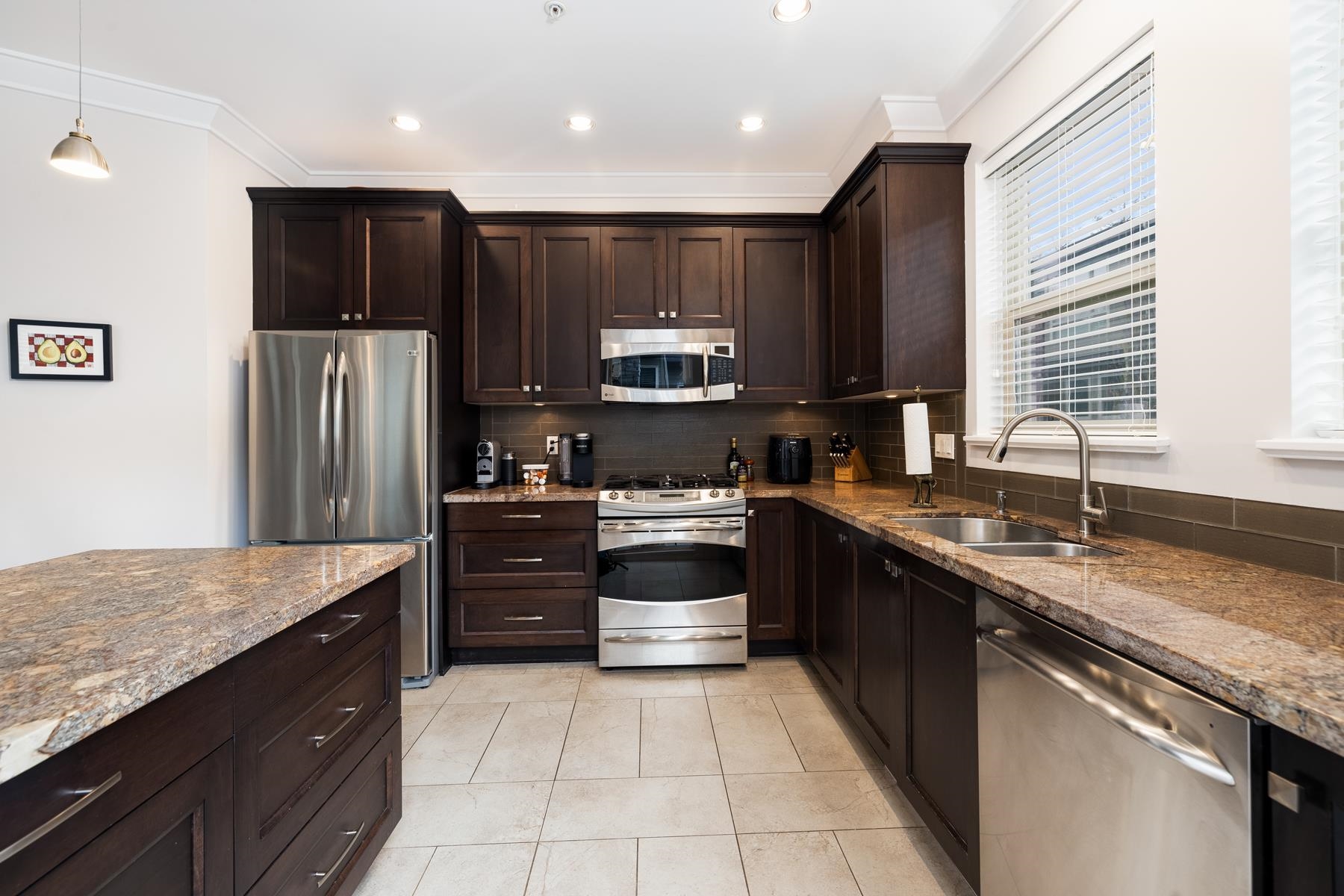 Listing image of 9 897 PREMIER STREET