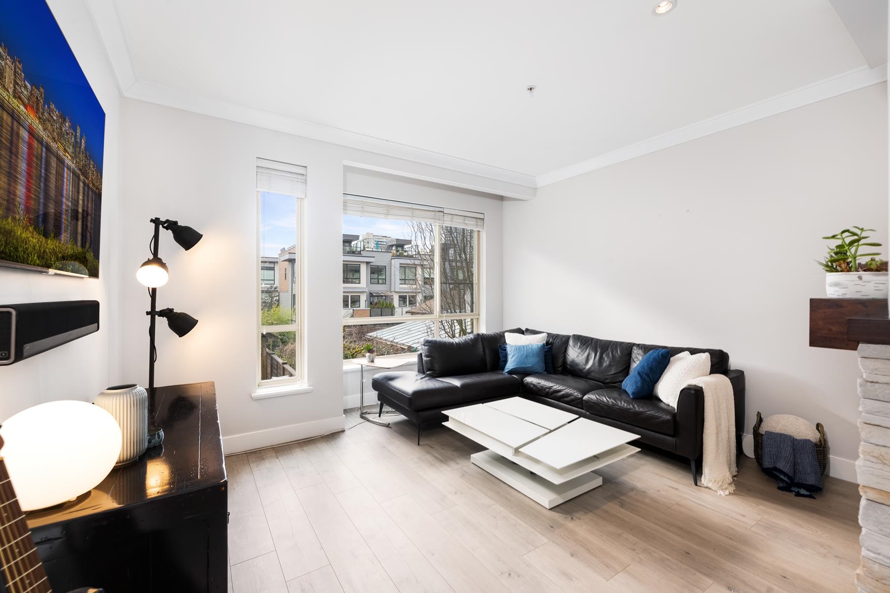Listing image of 9 897 PREMIER STREET